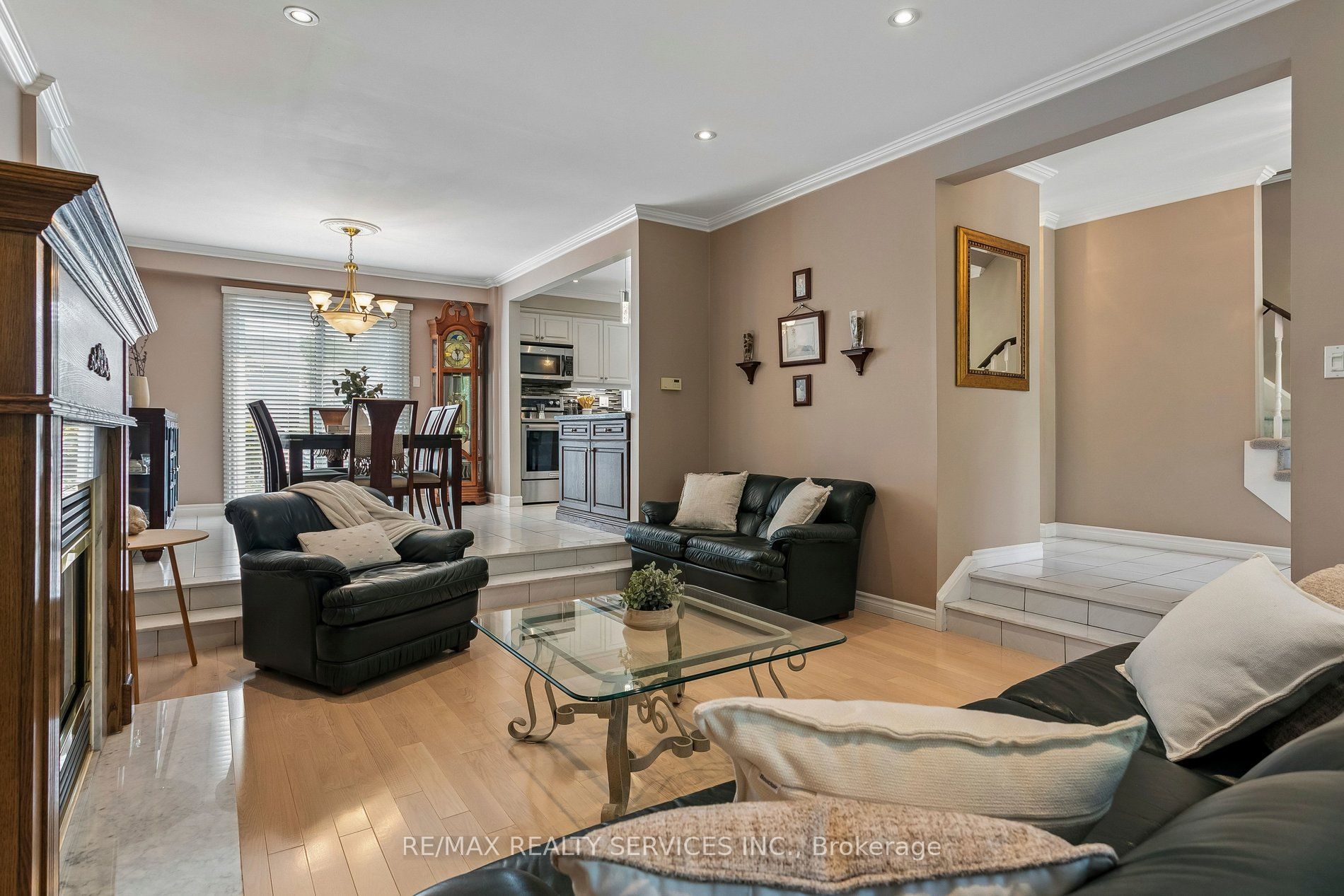 11 Longbourne Crescent Property Photo 9