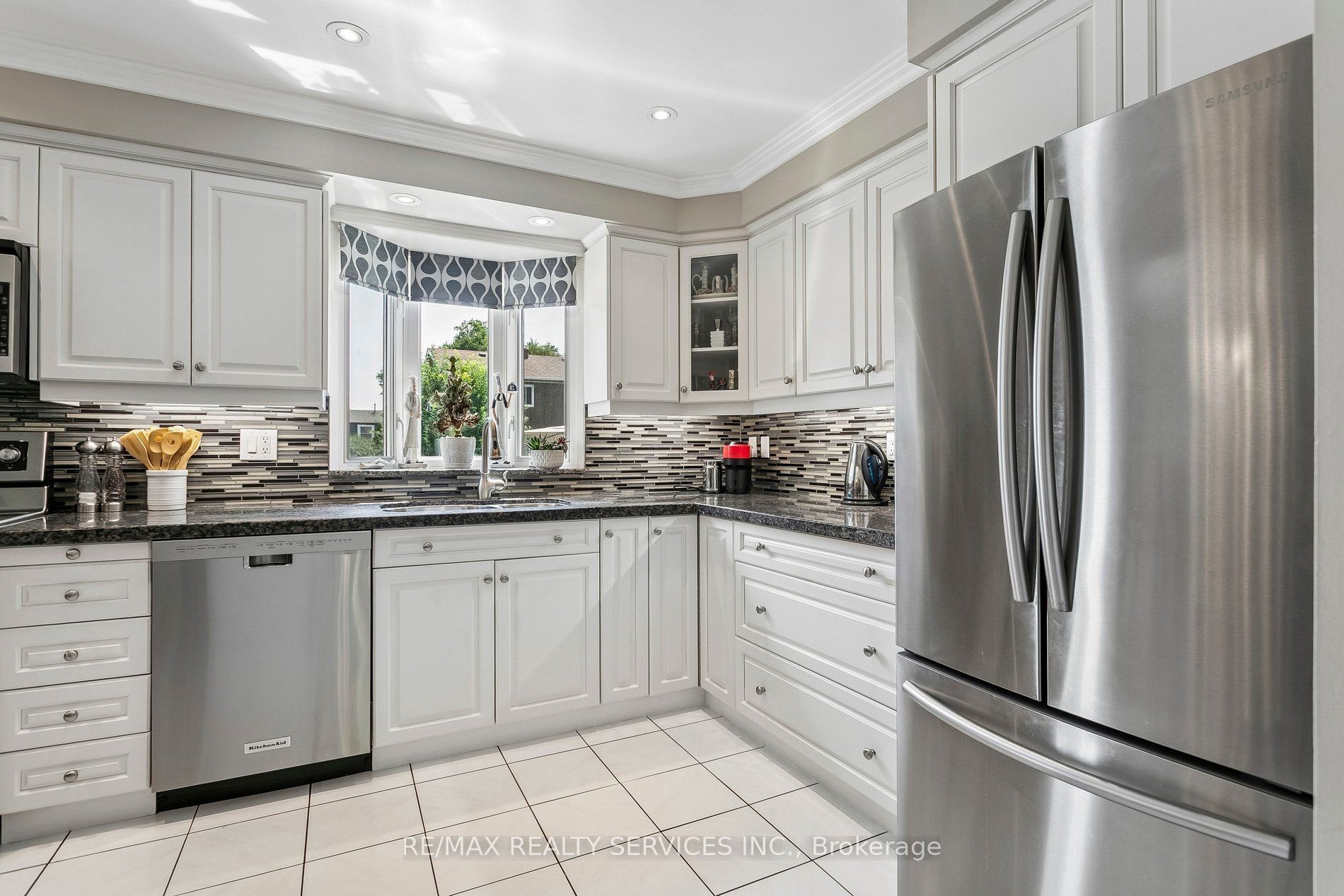 11 Longbourne Crescent Property Photo 18