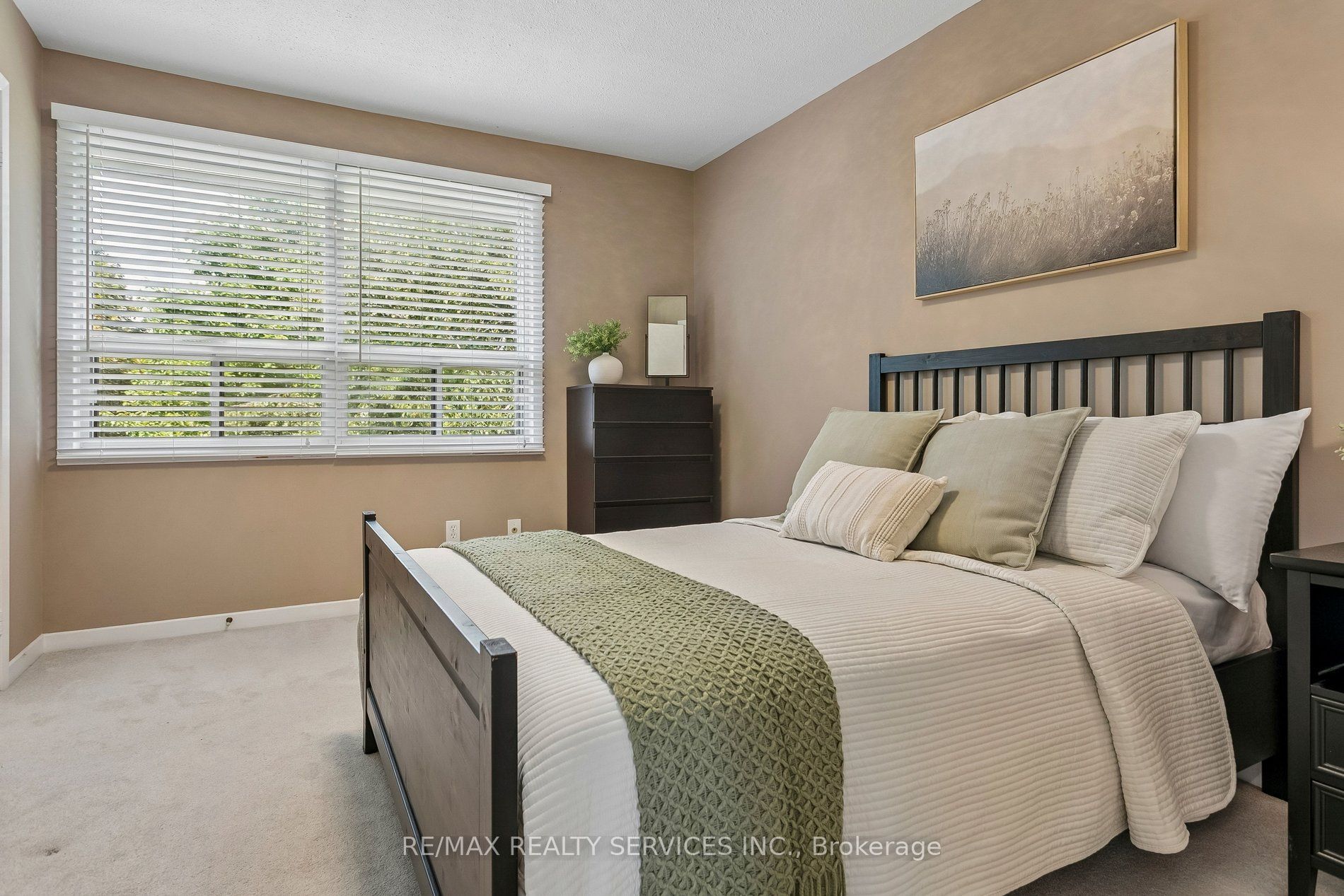11 Longbourne Crescent Property Photo 23