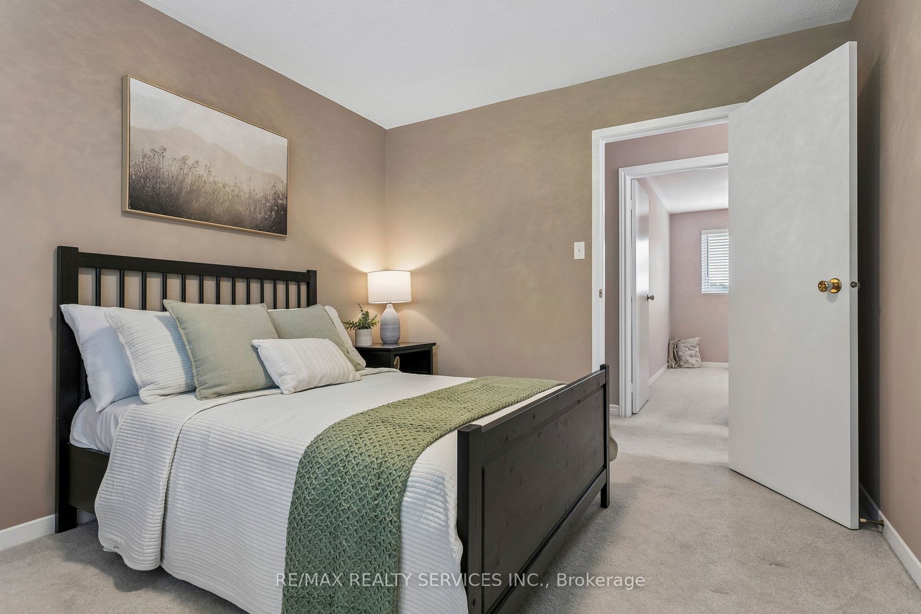11 Longbourne Crescent Property Photo 24