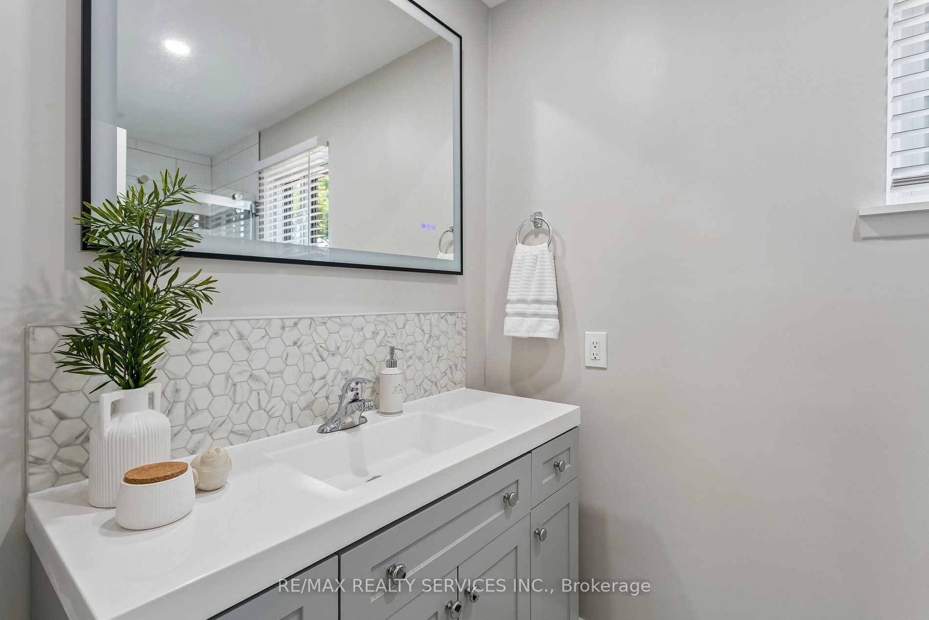 11 Longbourne Crescent Property Photo 29