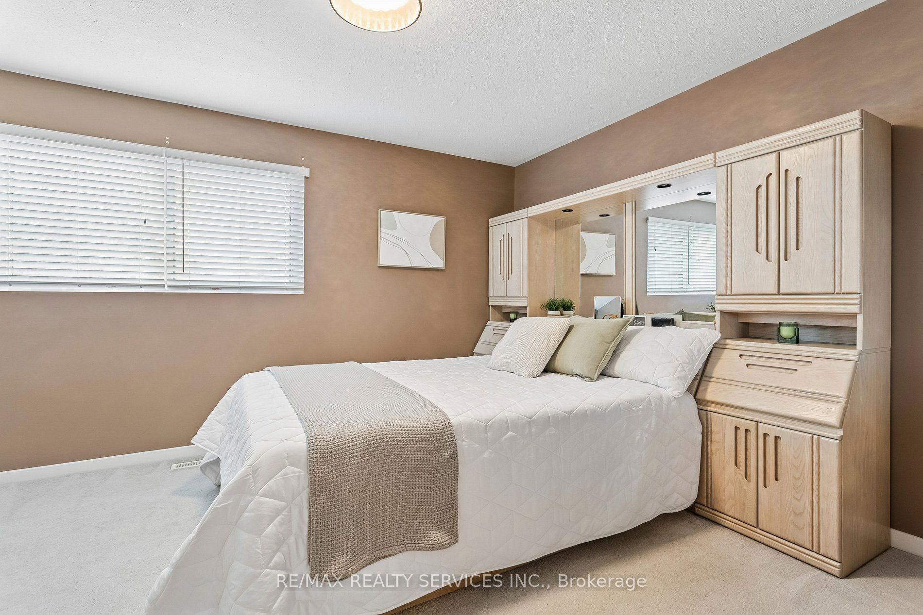 11 Longbourne Crescent Property Photo 30