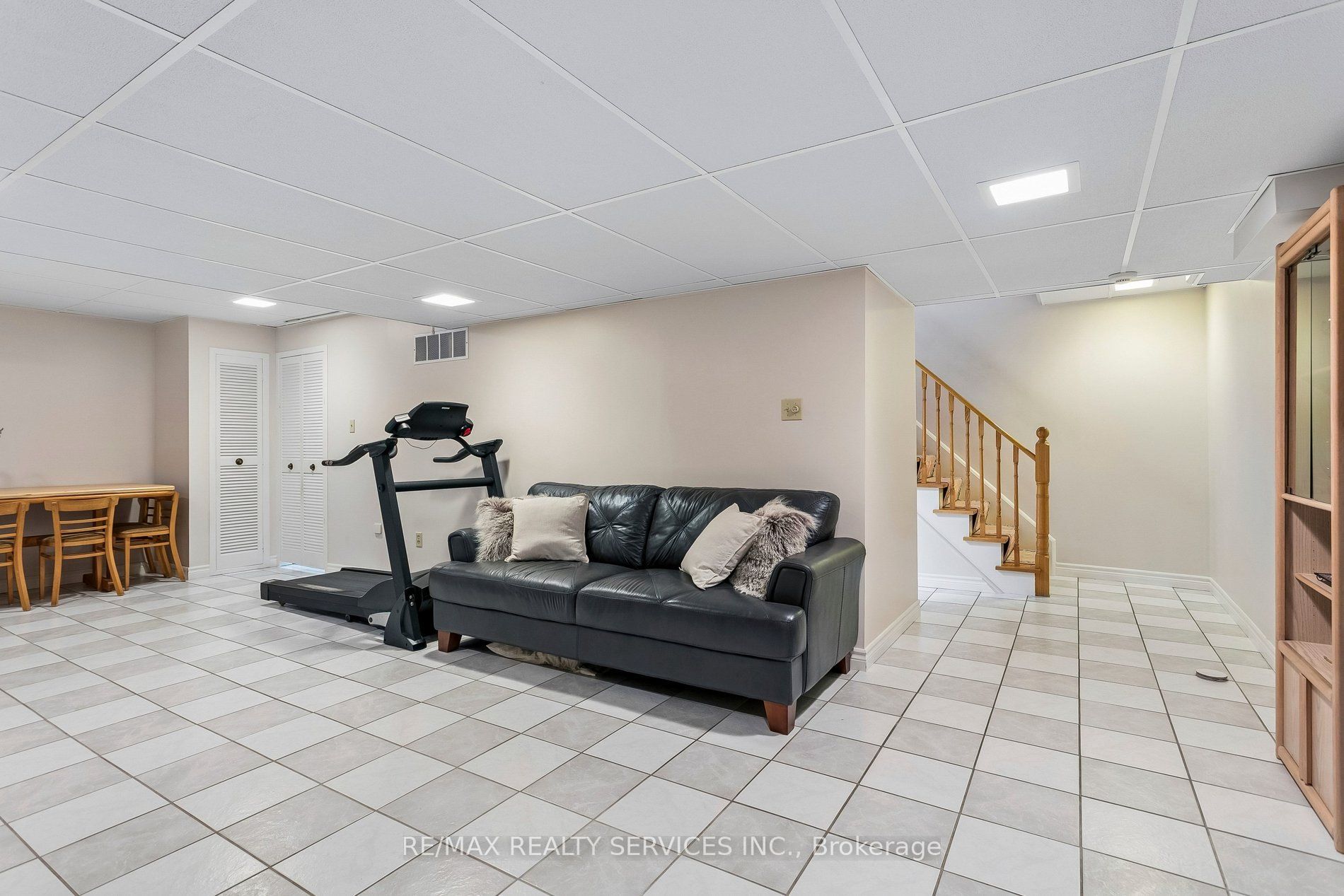 11 Longbourne Crescent Property Photo 33