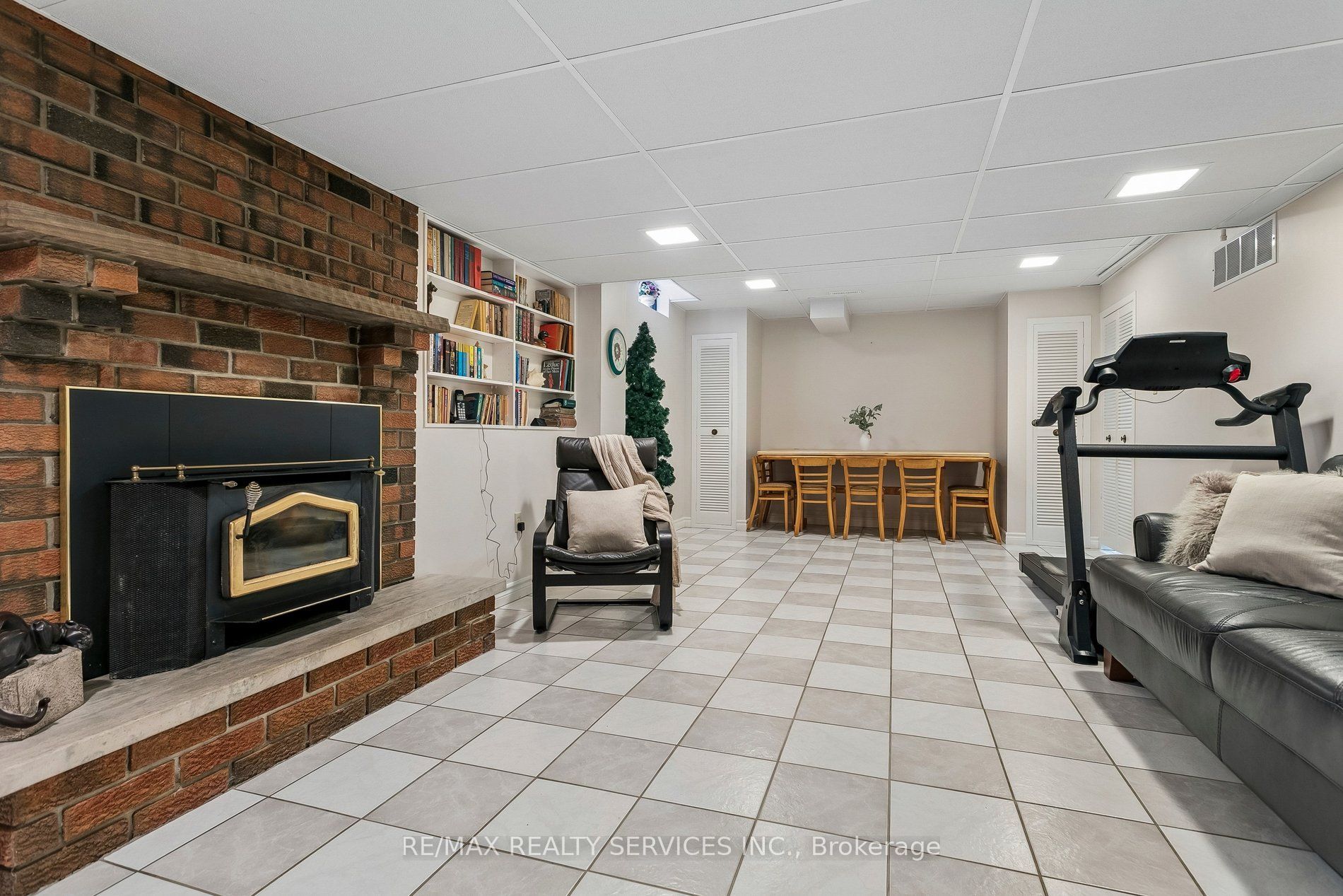 11 Longbourne Crescent Property Photo 34