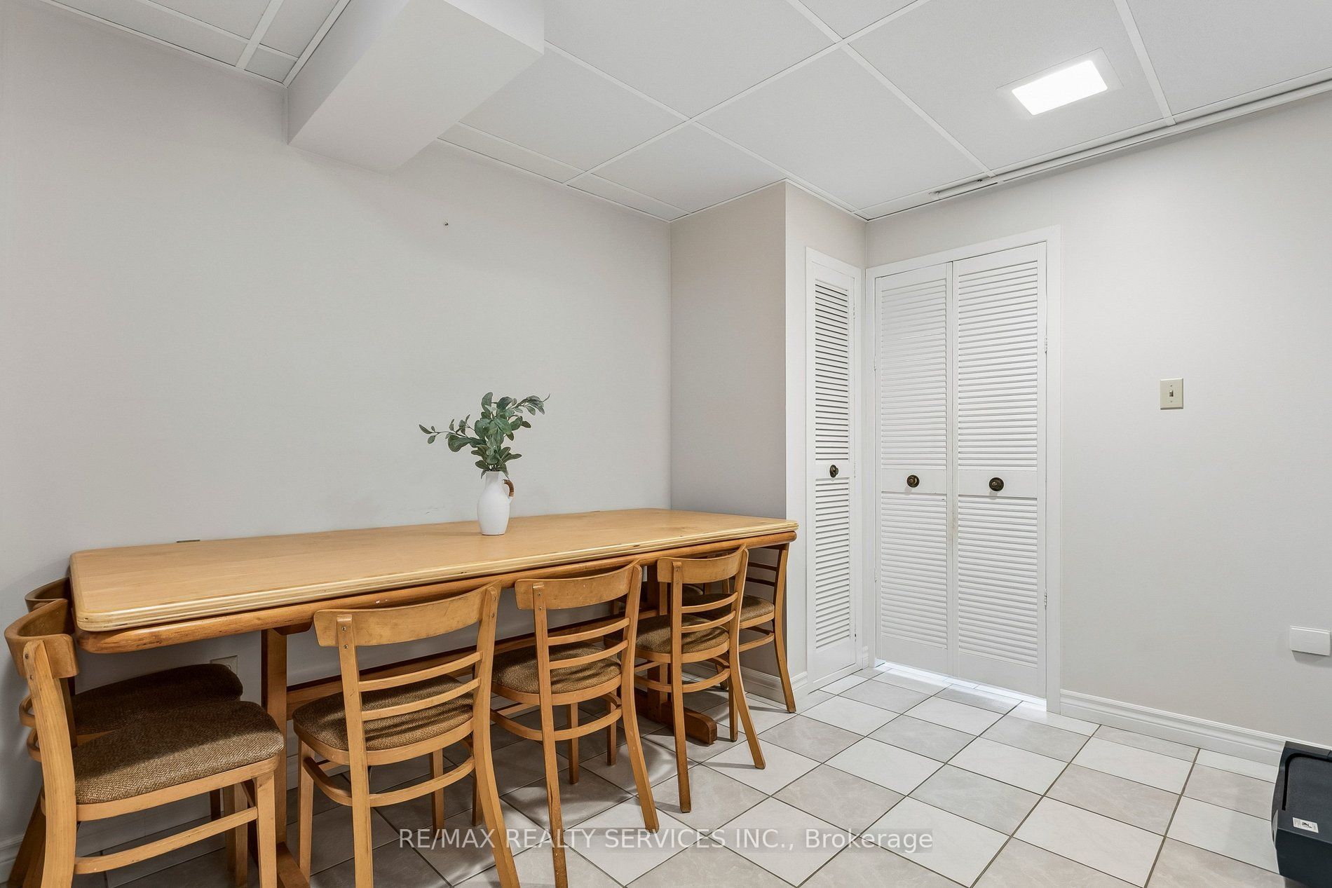 11 Longbourne Crescent Property Photo 35