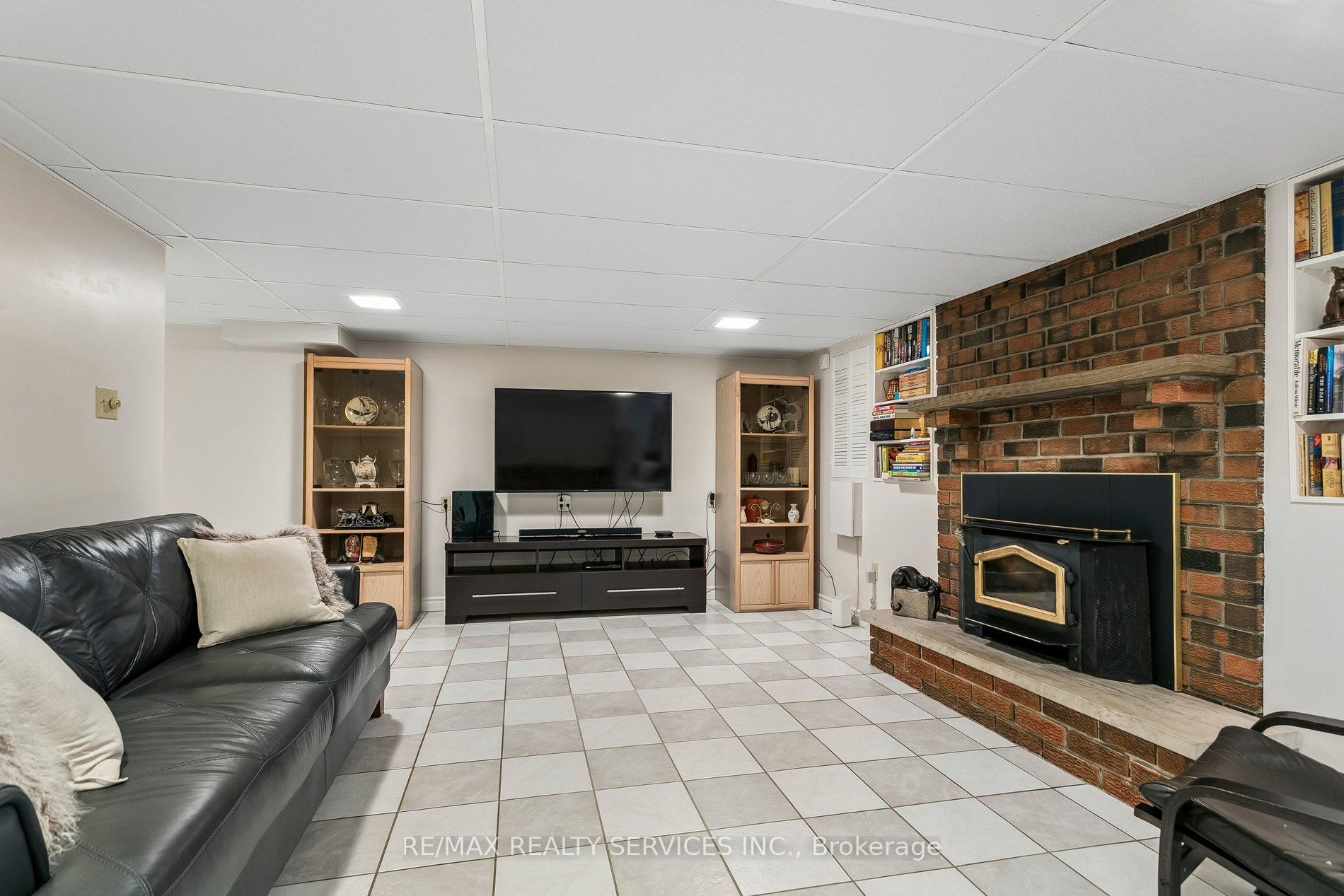 11 Longbourne Crescent Property Photo 36