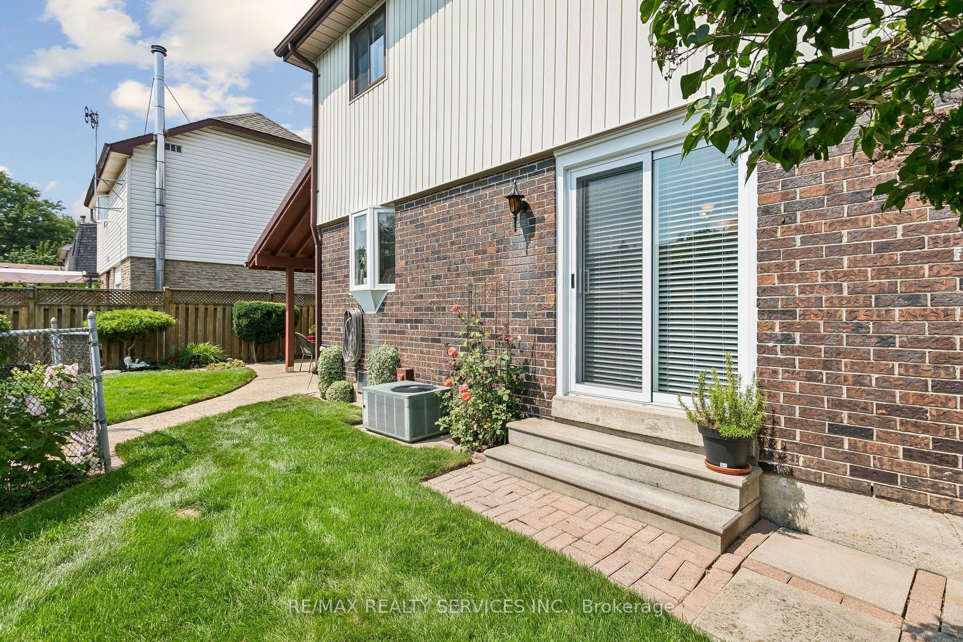 11 Longbourne Crescent Property Photo 42