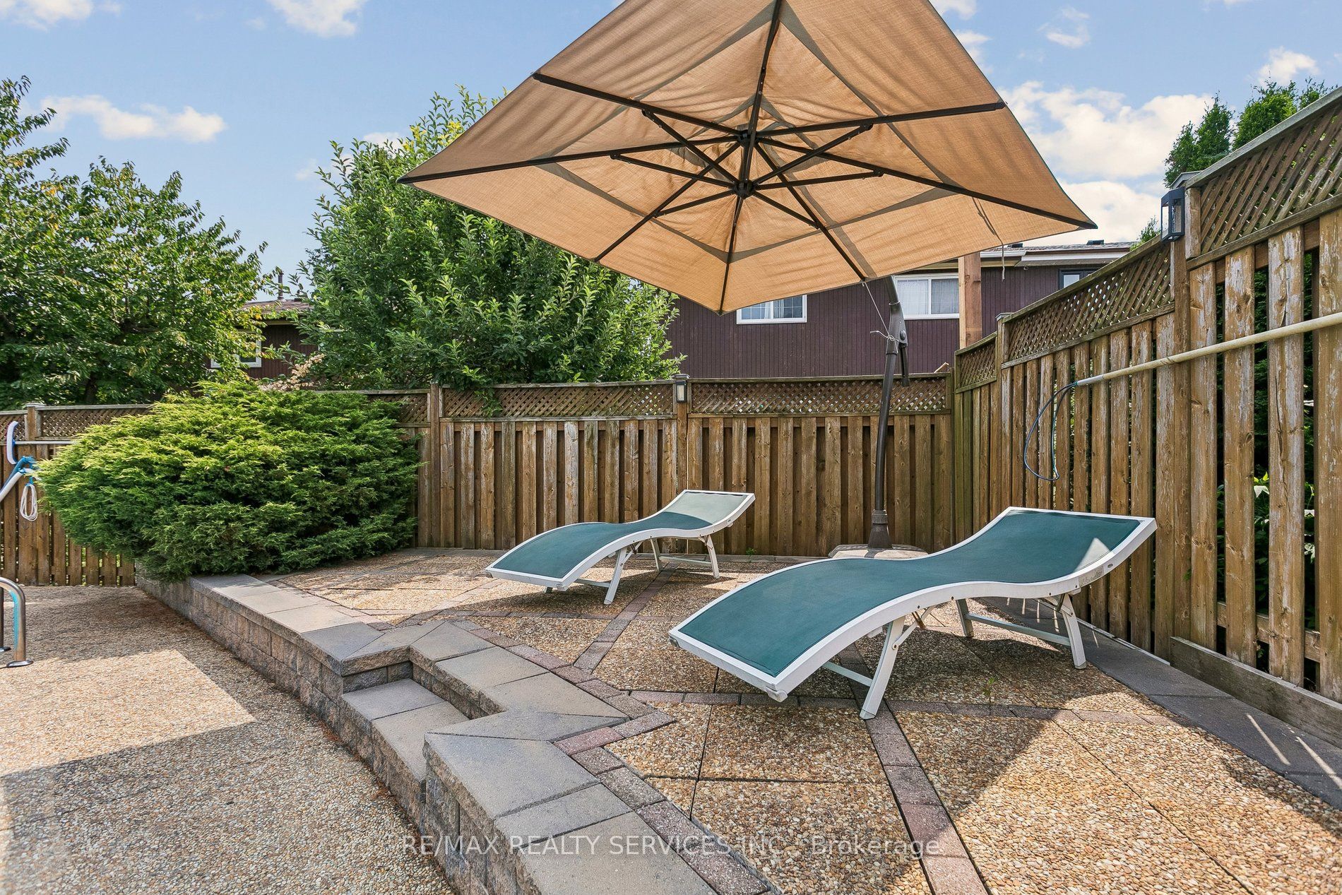 11 Longbourne Crescent Property Photo 43