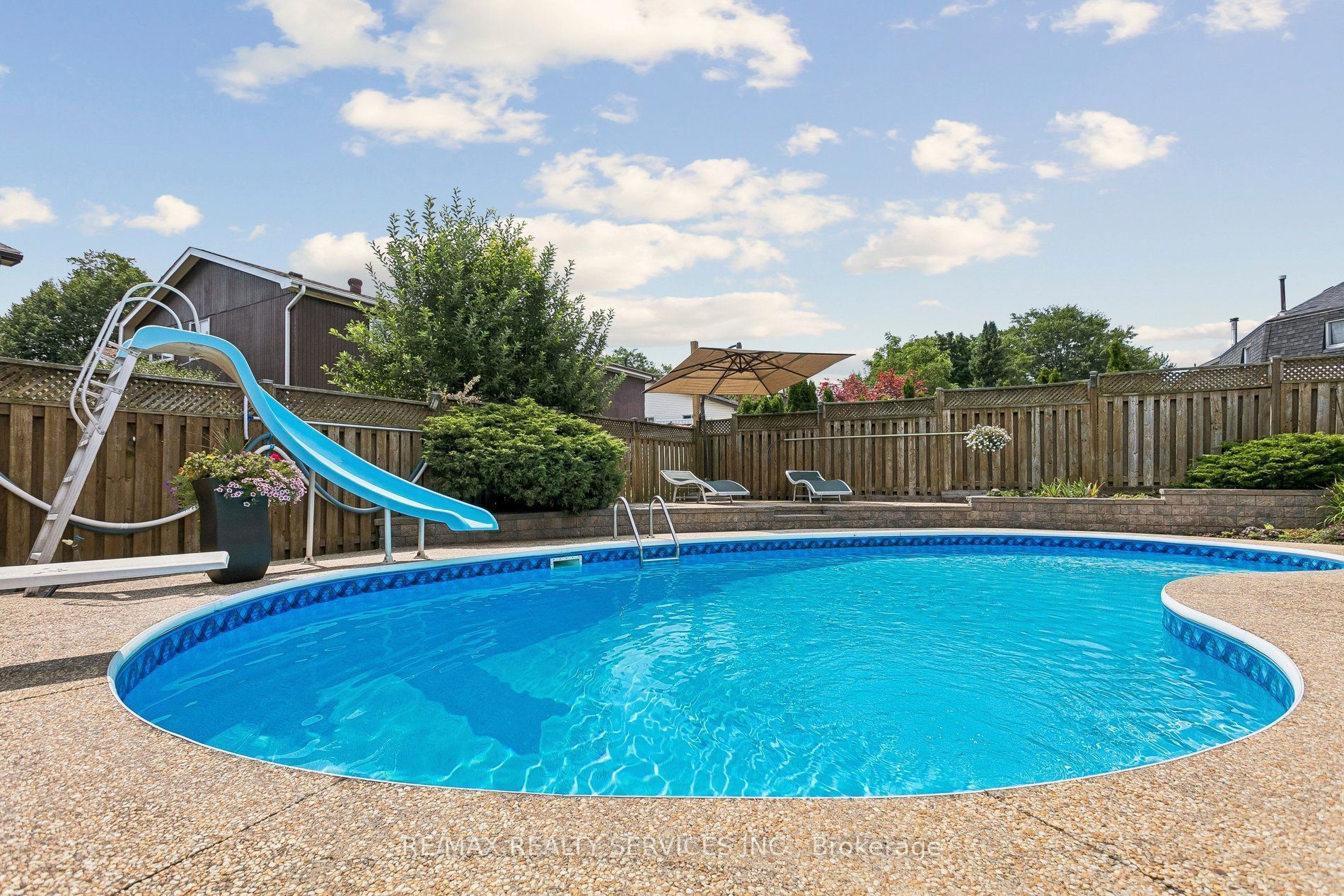 11 Longbourne Crescent Property Photo 46
