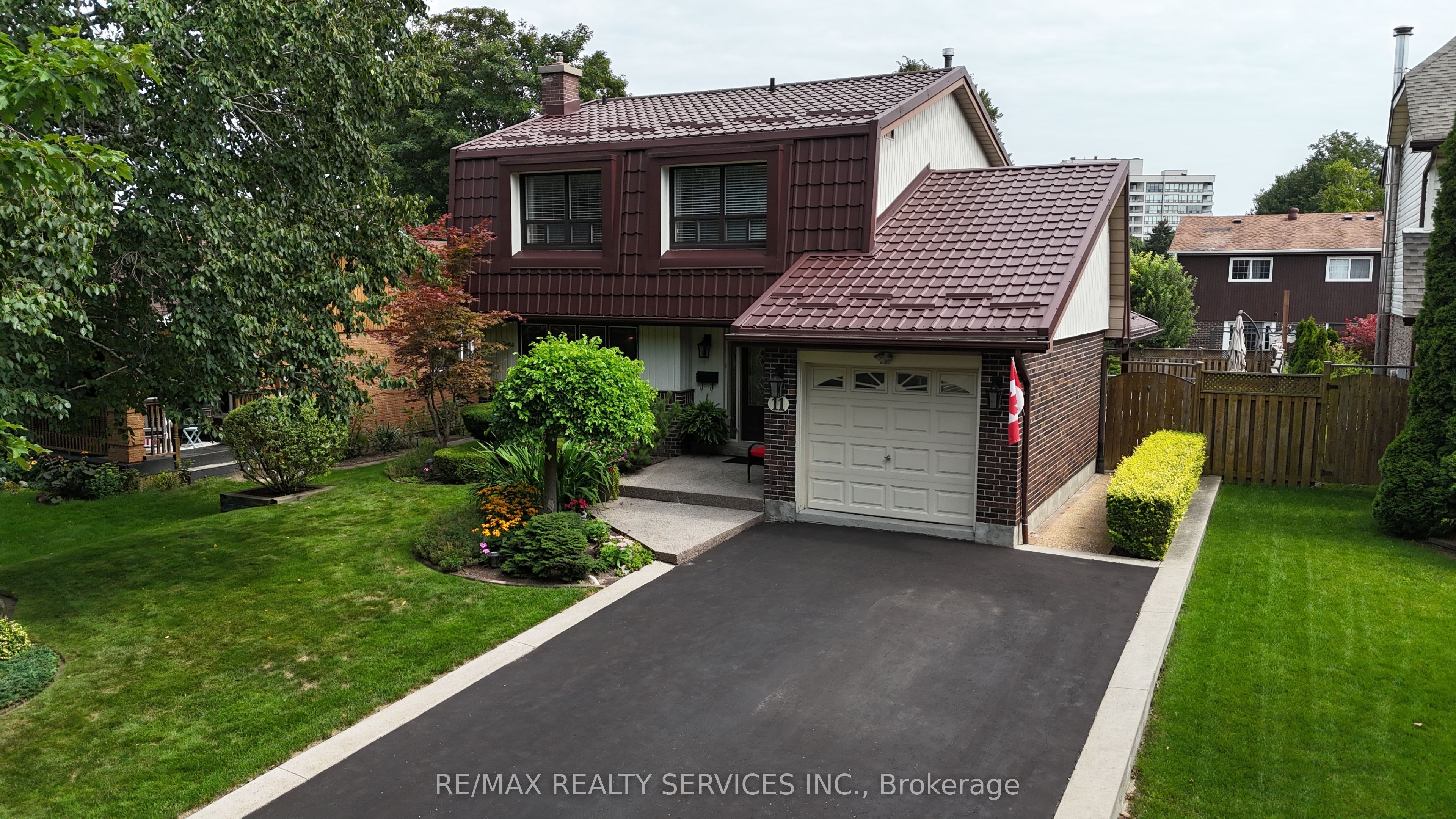 11 Longbourne Crescent Property Photo 48