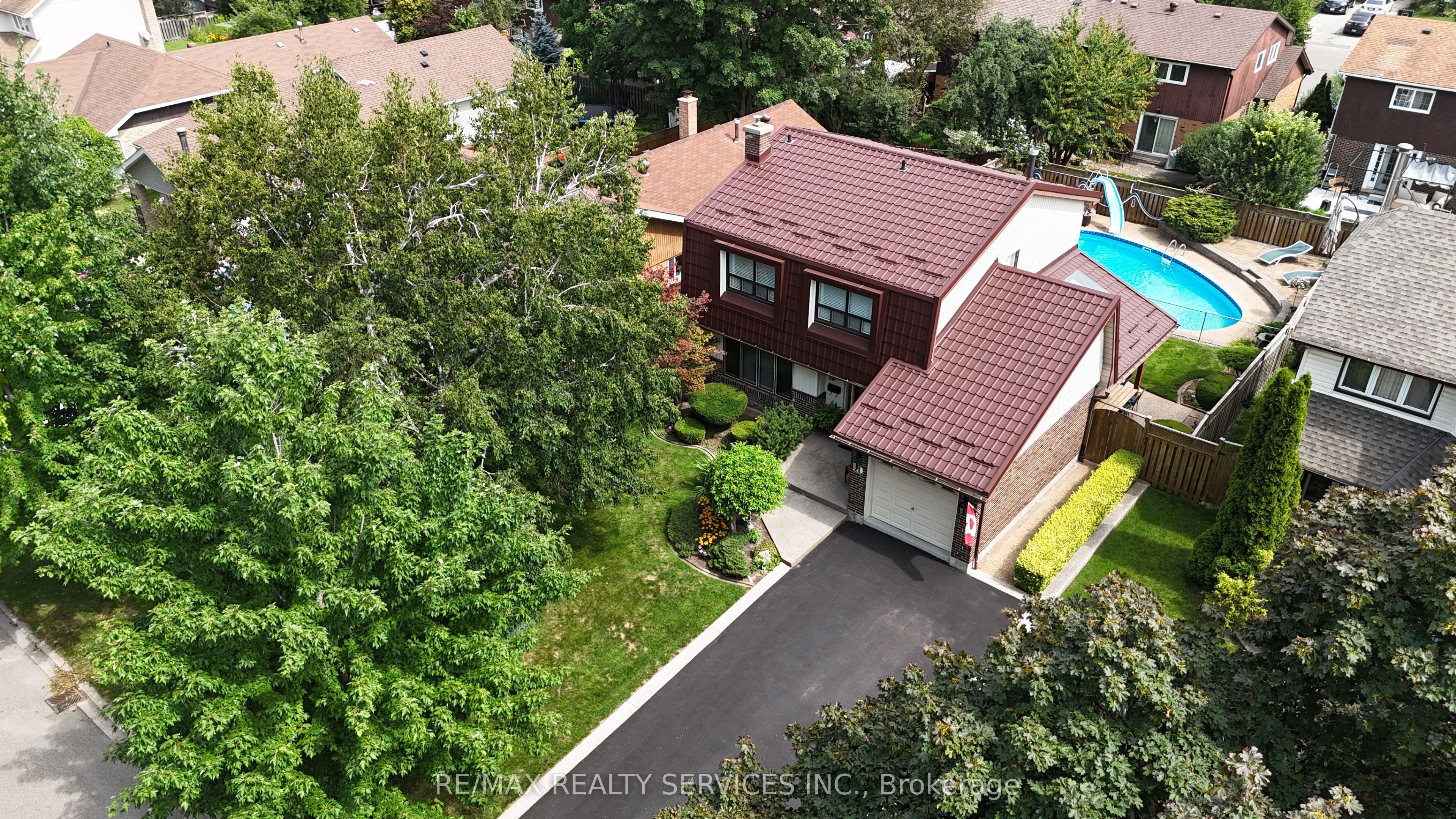 11 Longbourne Crescent Property Photo 49