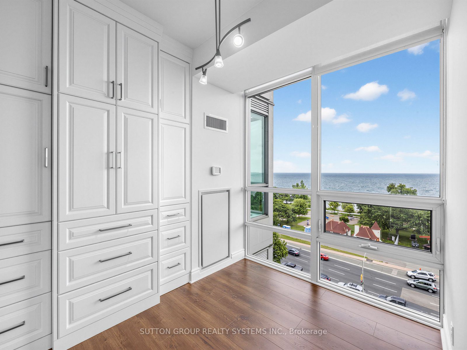 1910 Lake Shore Boulevard W 808 Property Photo 23