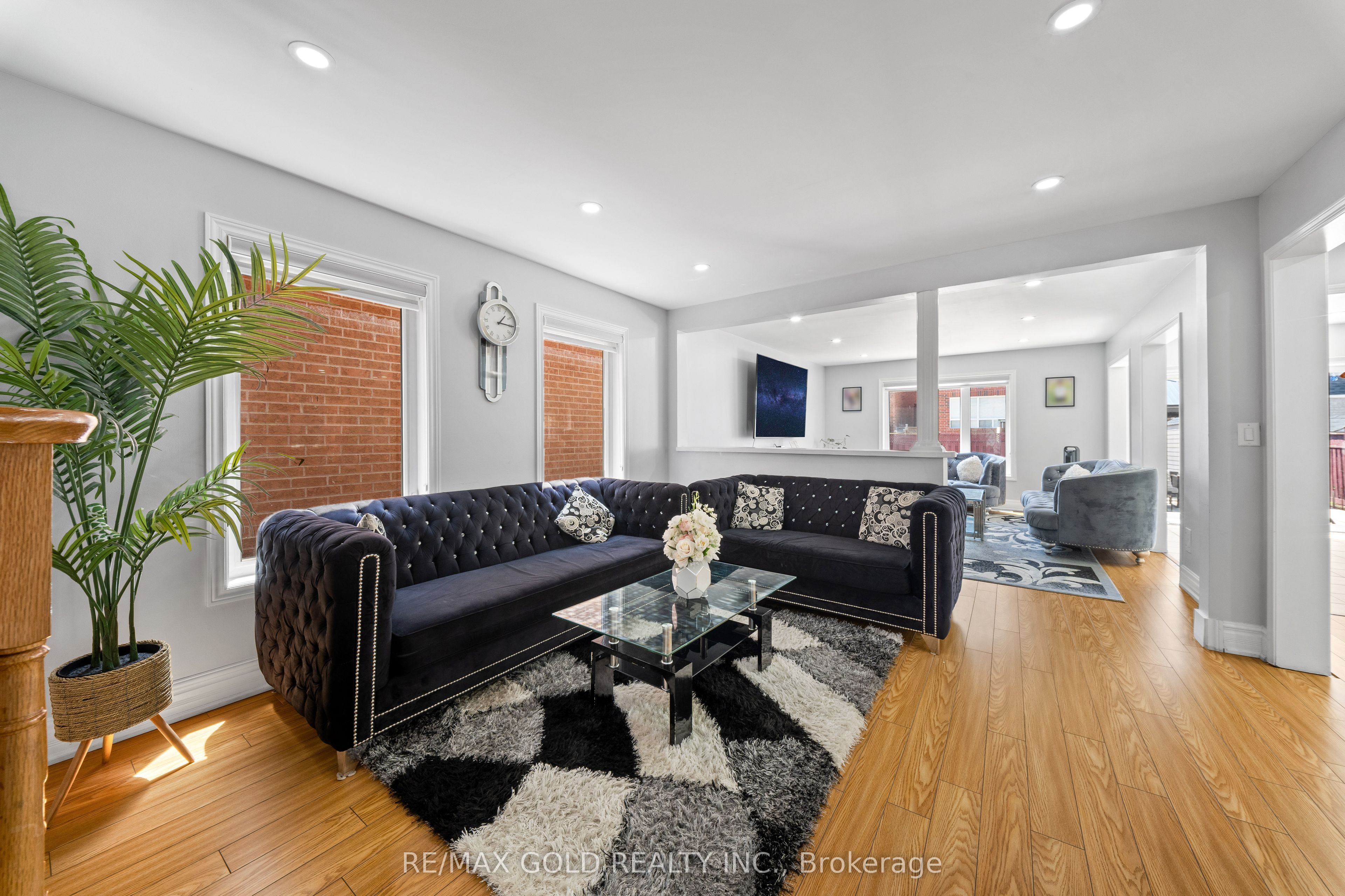 8 Bayridge Drive Property Photo 3