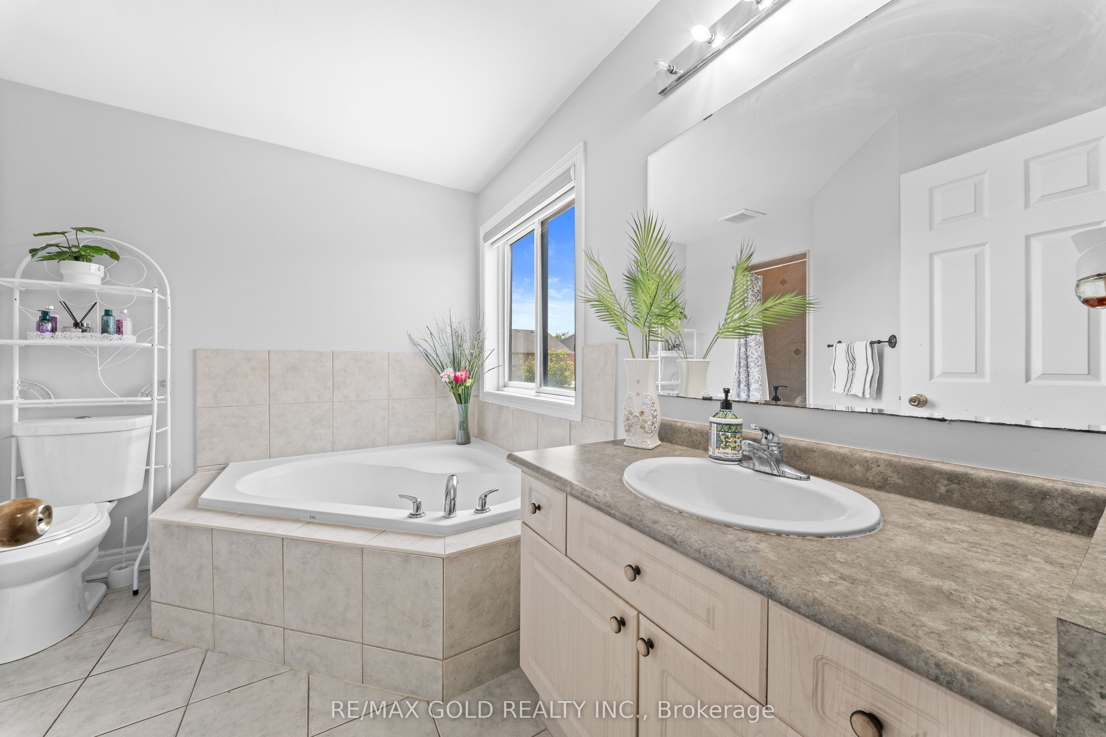8 Bayridge Drive Property Photo 17