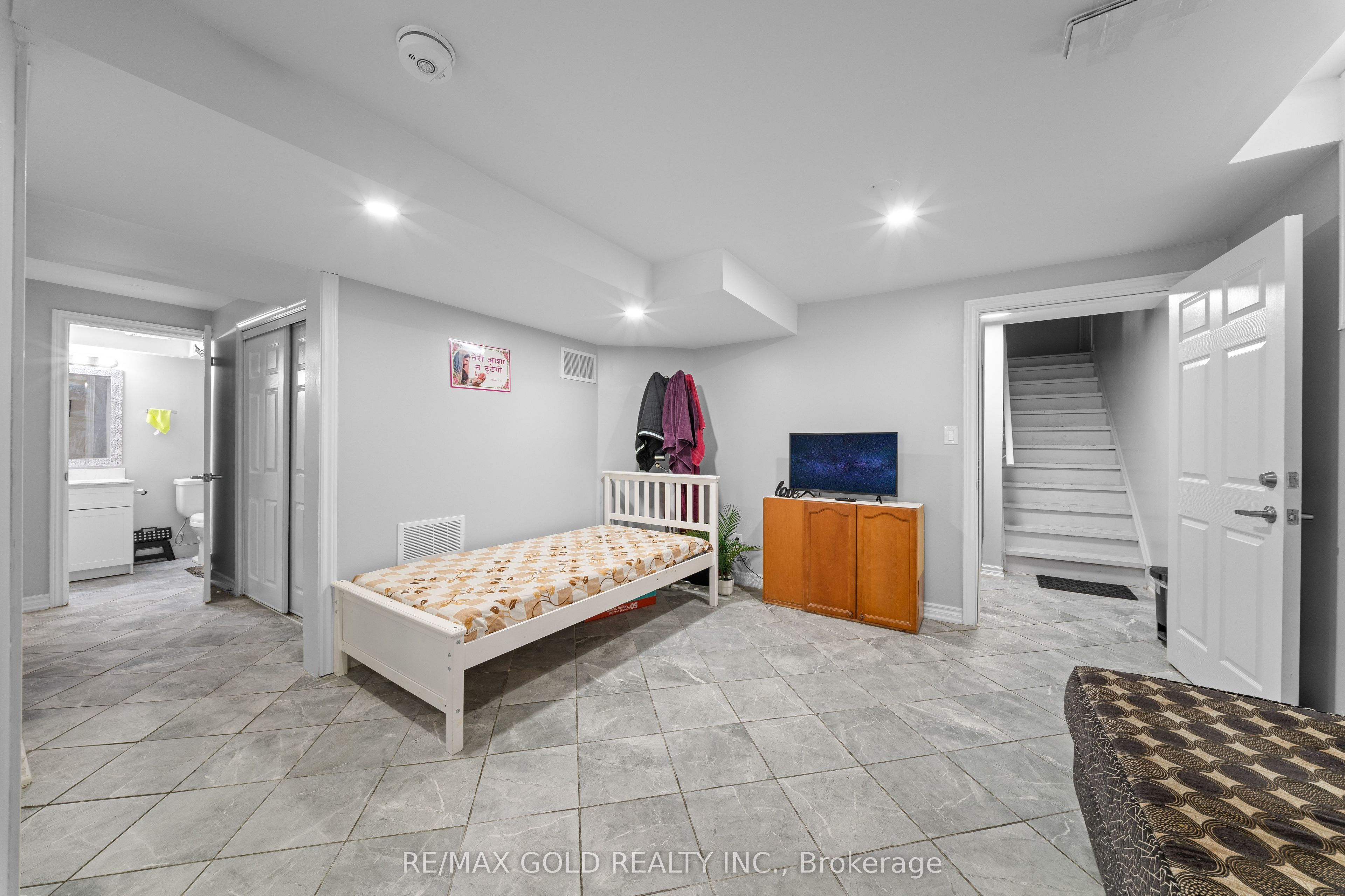 8 Bayridge Drive Property Photo 24