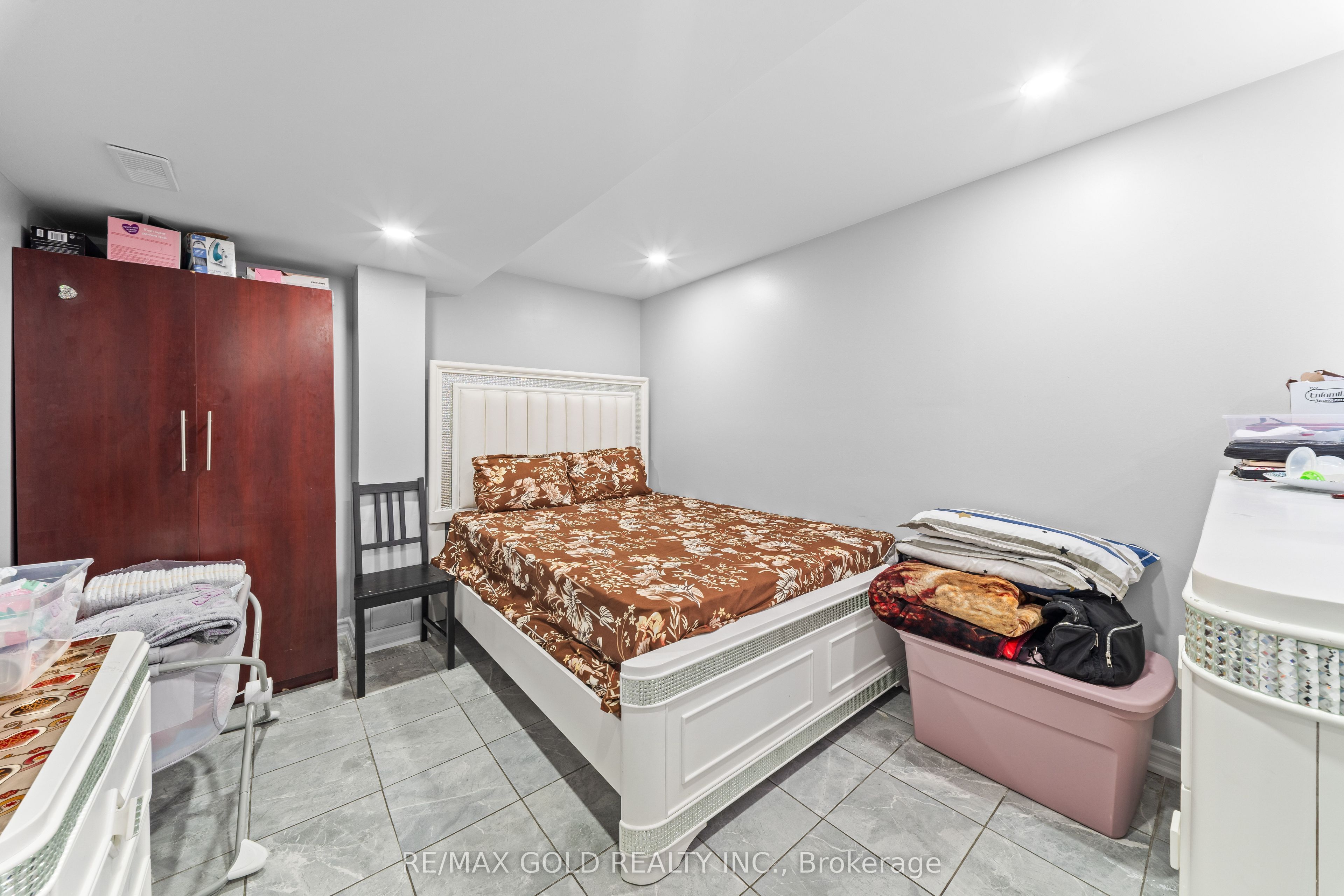 8 Bayridge Drive Property Photo 25