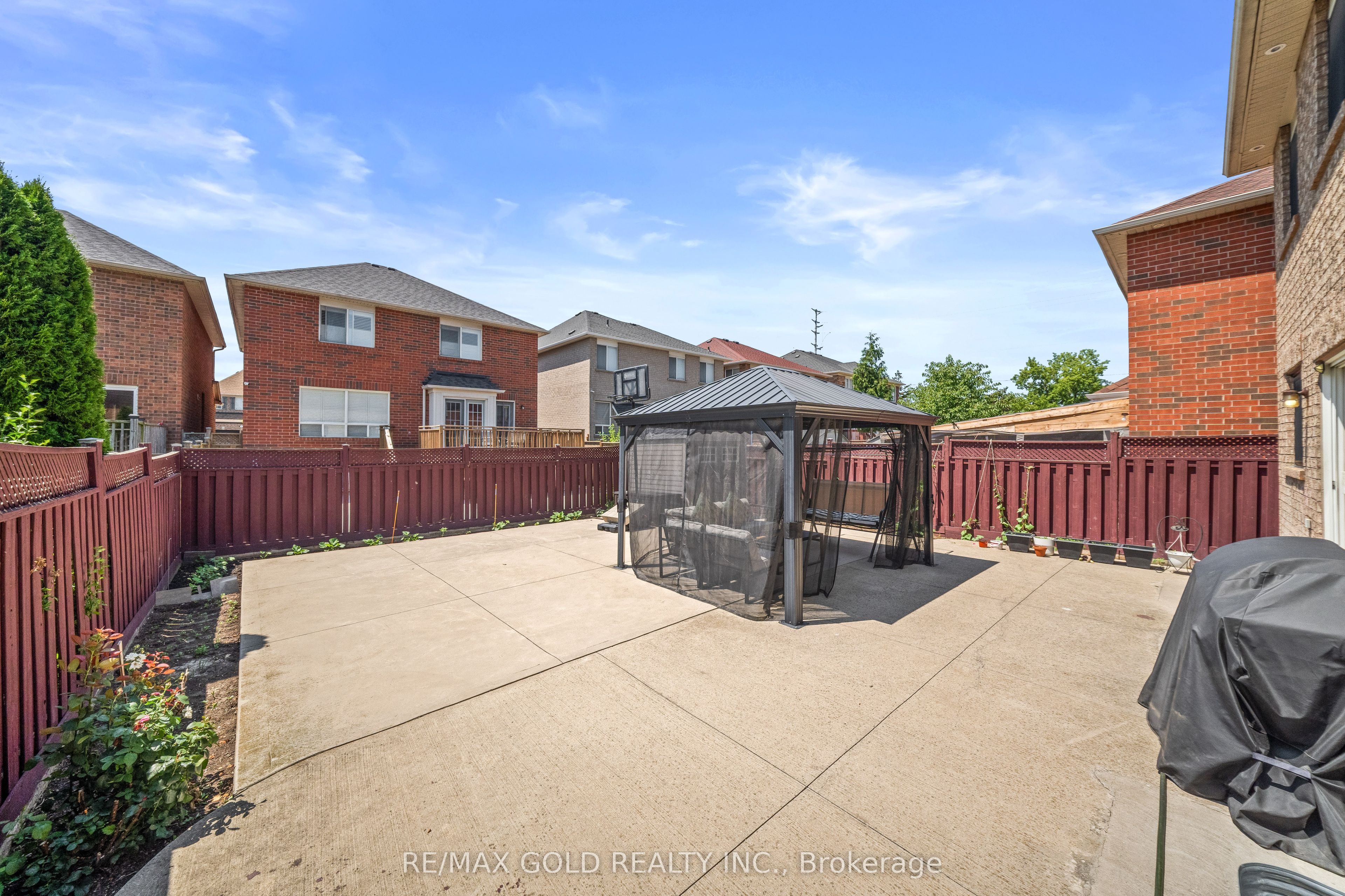 8 Bayridge Drive Property Photo 28