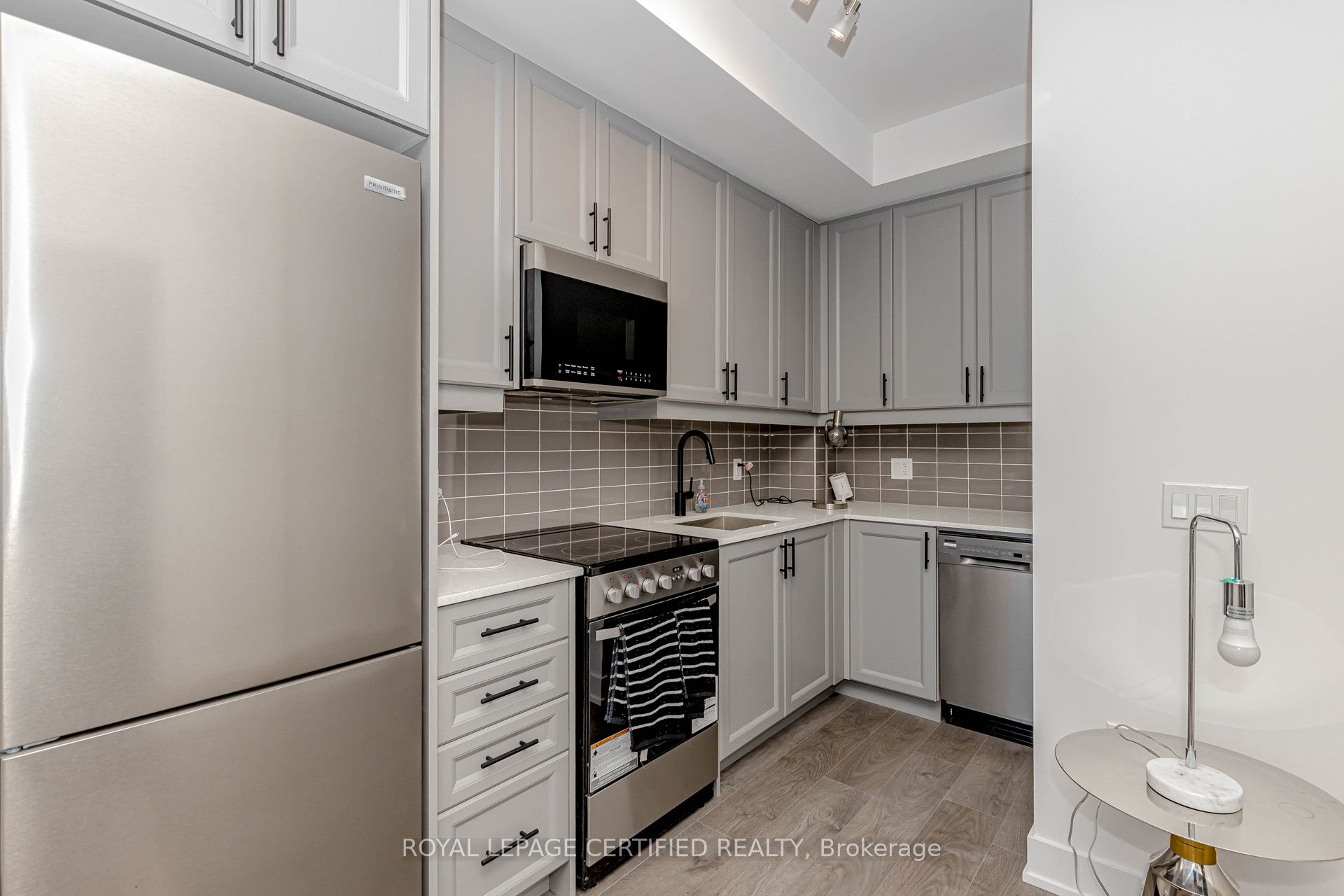 2333 Khalsa Gate 404 Property Photo 16