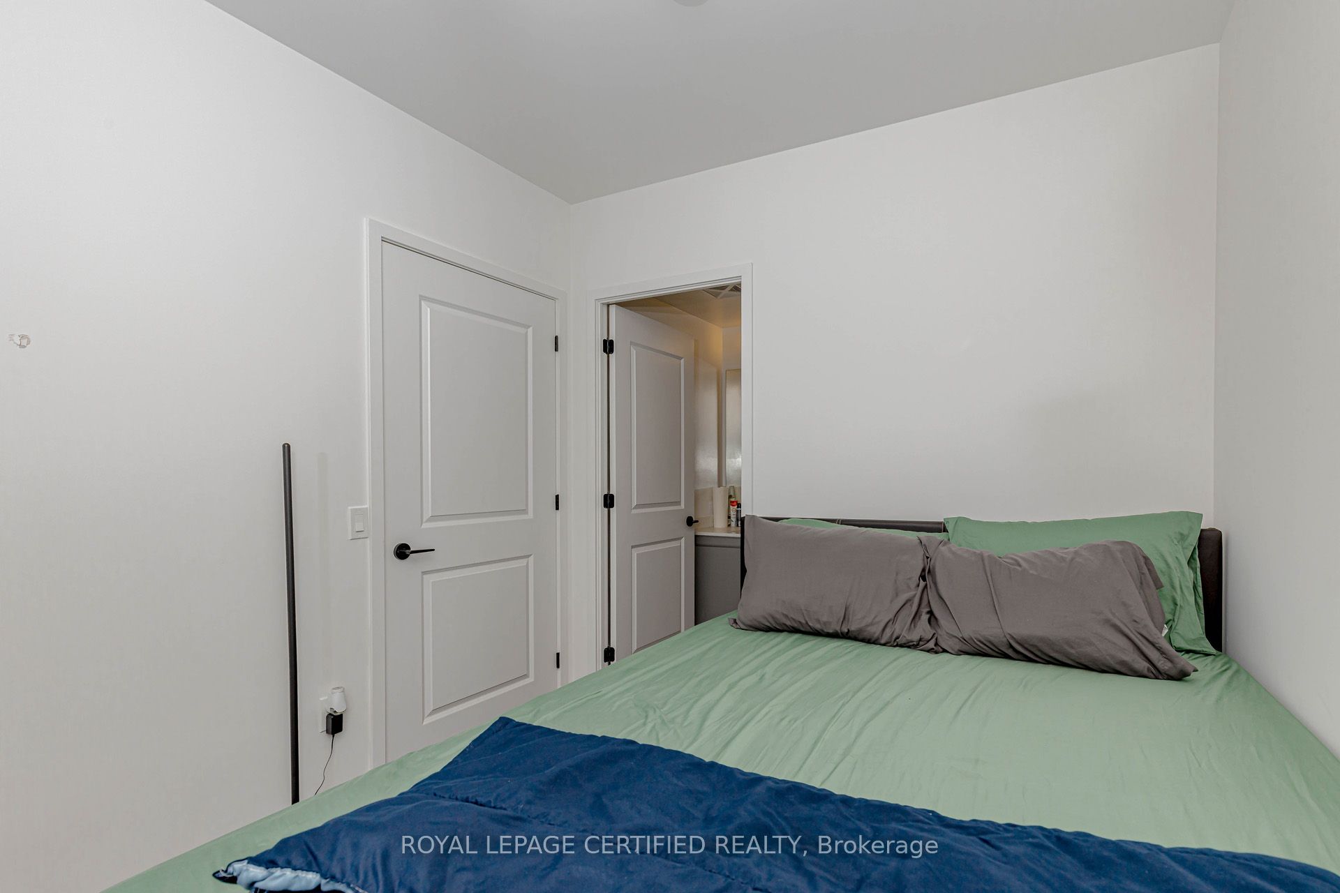 2333 Khalsa Gate 404 Property Photo 27