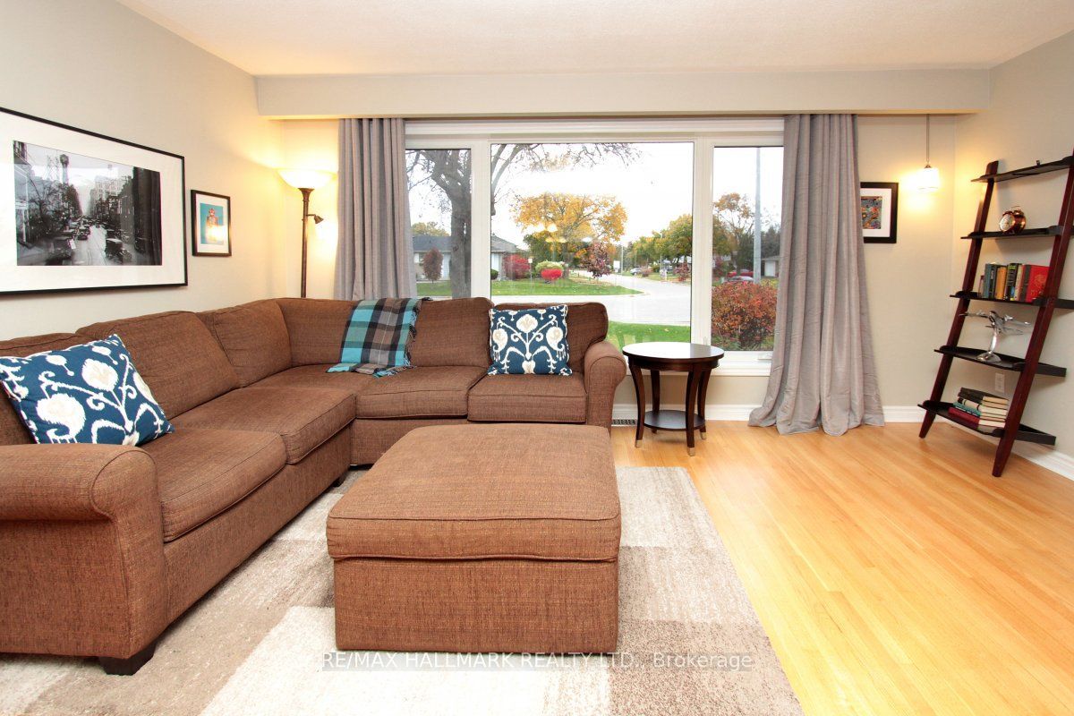 42 Abbey Road Main Floor Property Photo 6