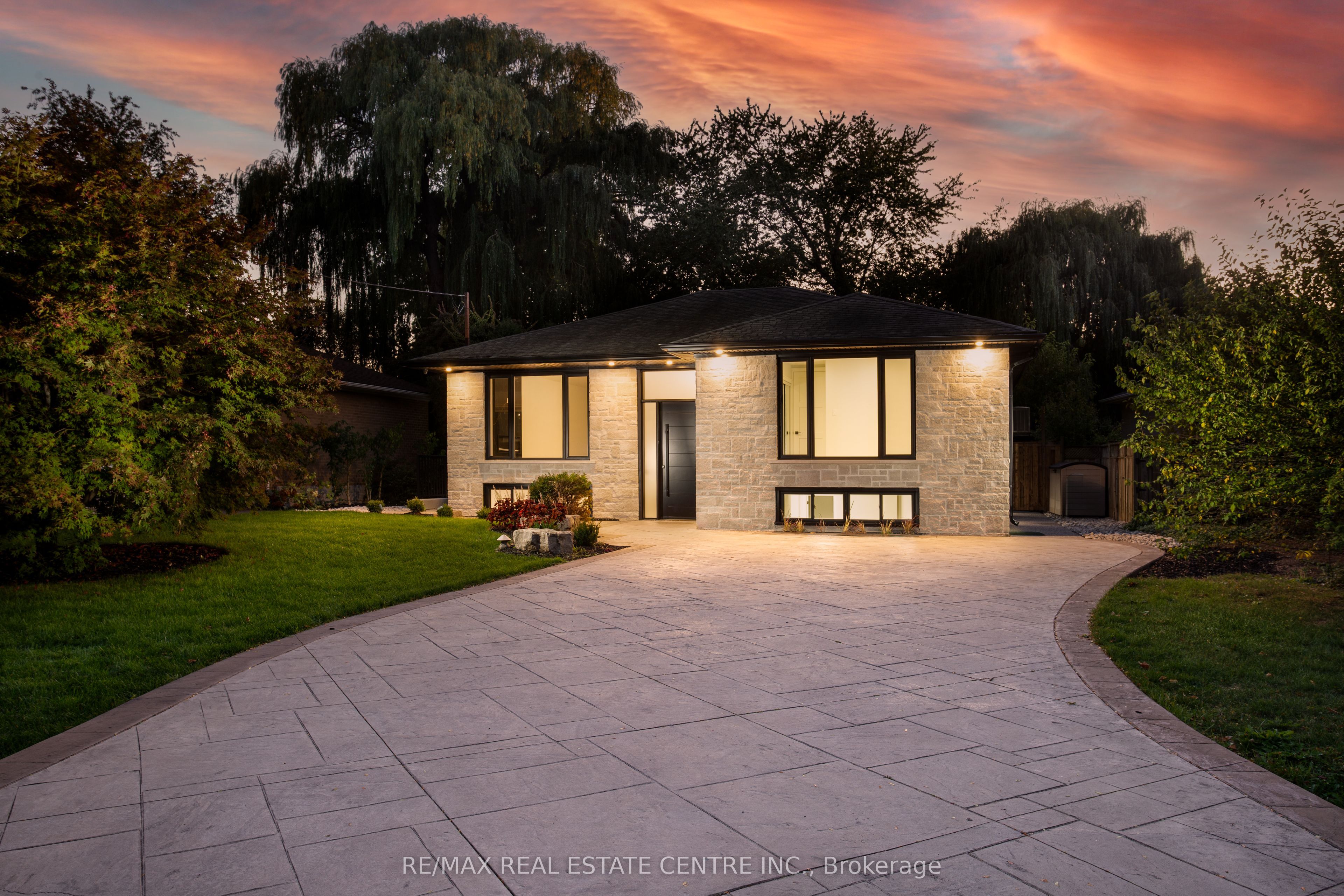 446 Willis Drive Property Photo 1