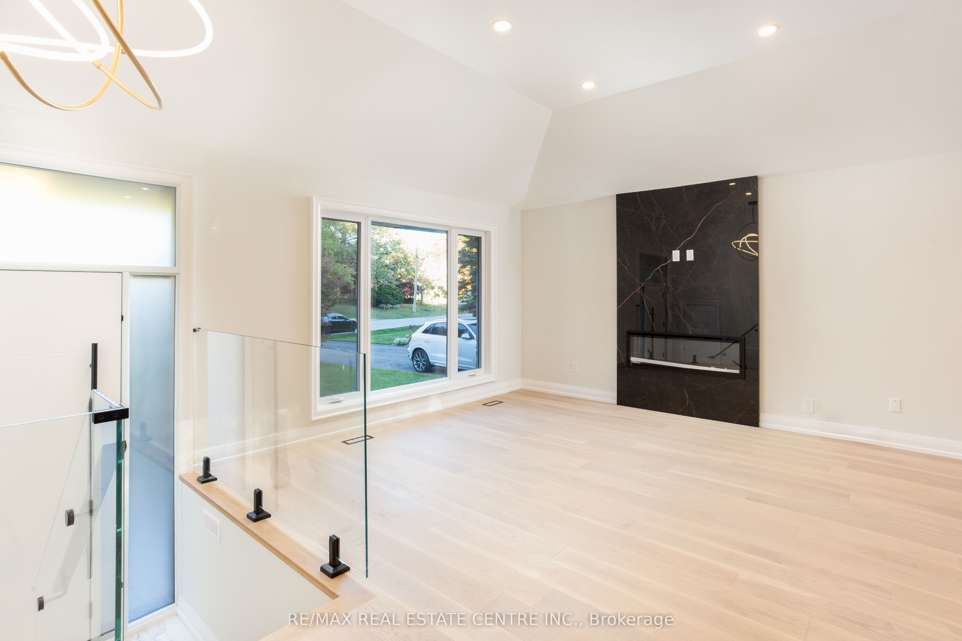 446 Willis Drive Property Photo 4