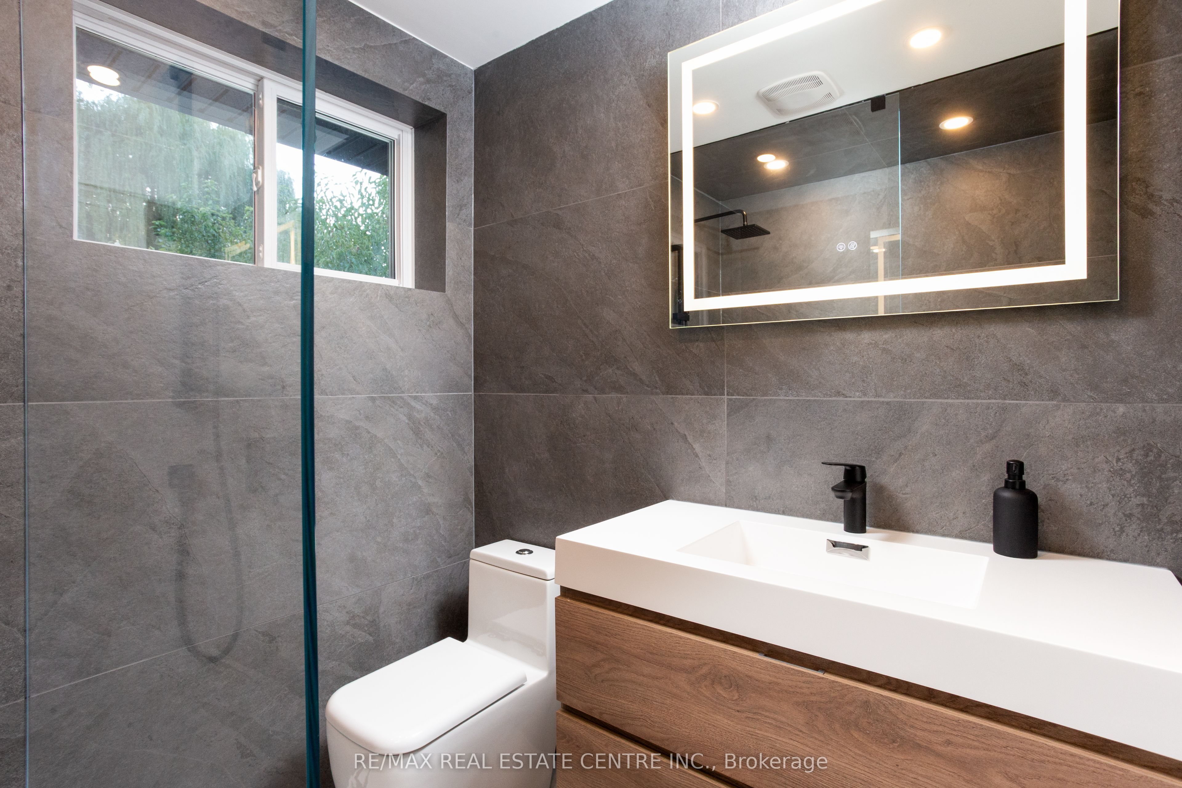446 Willis Drive Property Photo 14
