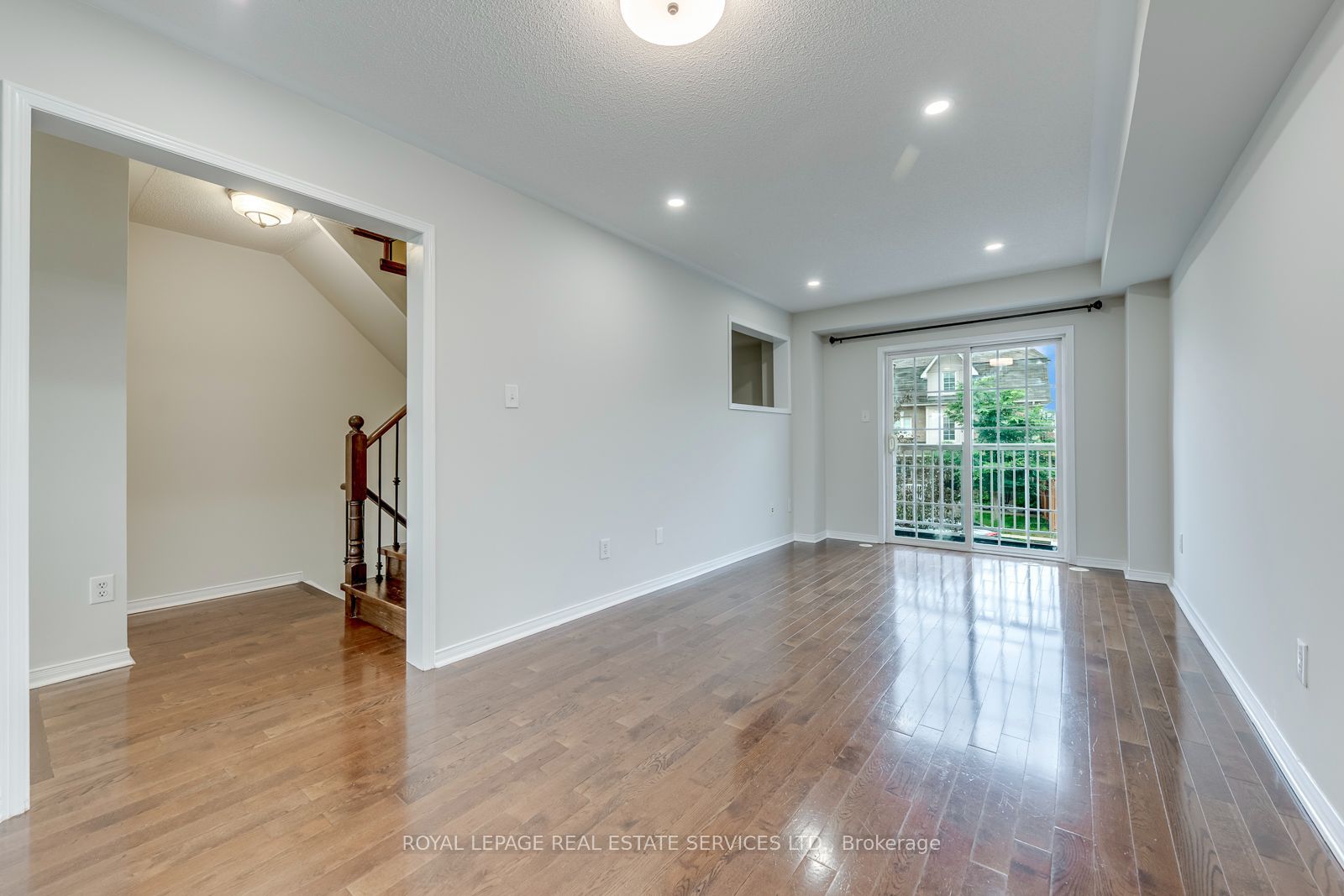 2418 Adamvale Crescent Property Photo 5