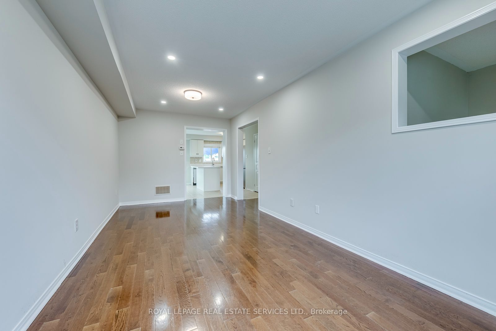 2418 Adamvale Crescent Property Photo 7