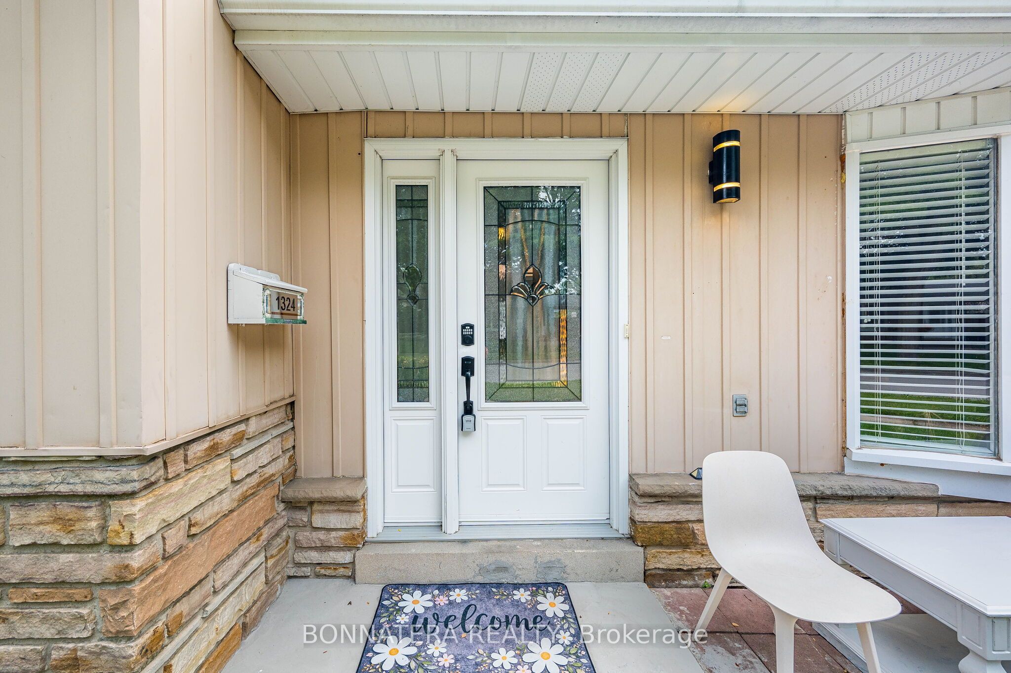 1324 Aldridge Crescent Property Photo 2