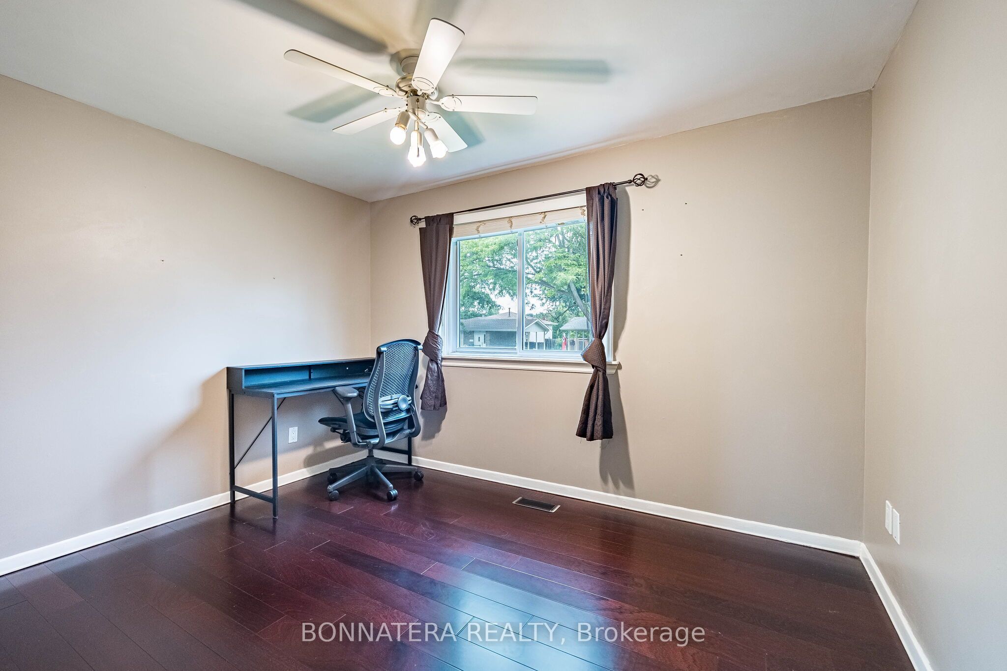 1324 Aldridge Crescent Property Photo 27