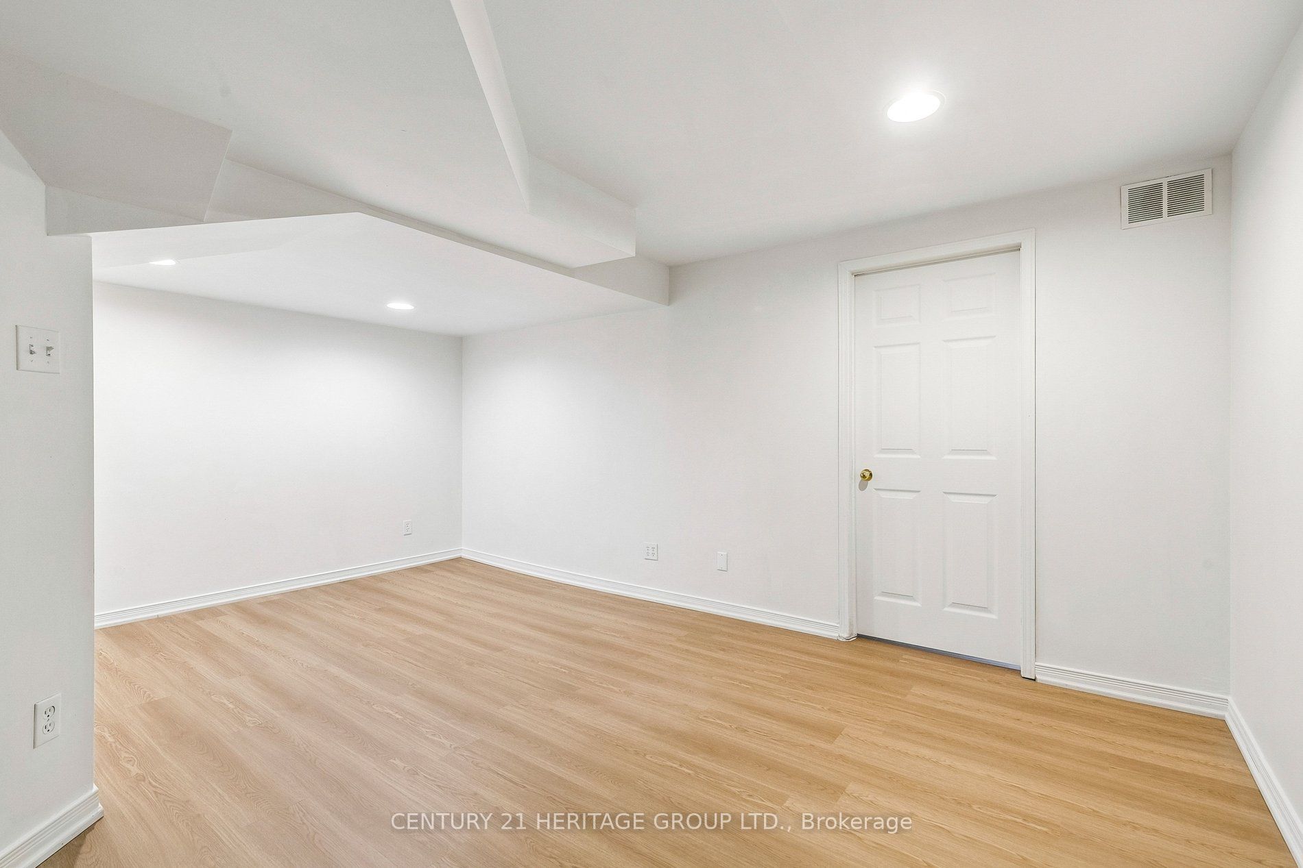3920 Zenith Court Property Photo 25