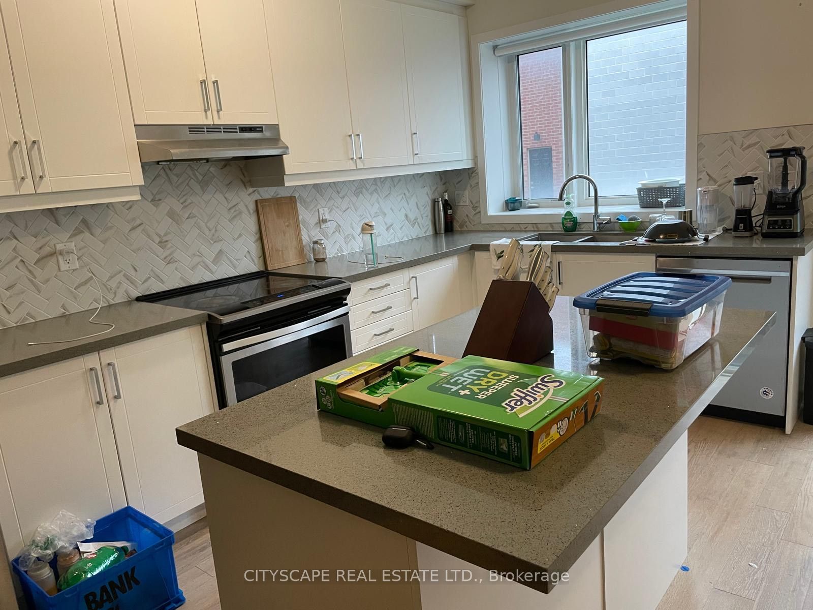 83 William Duncan Road Property Photo 25