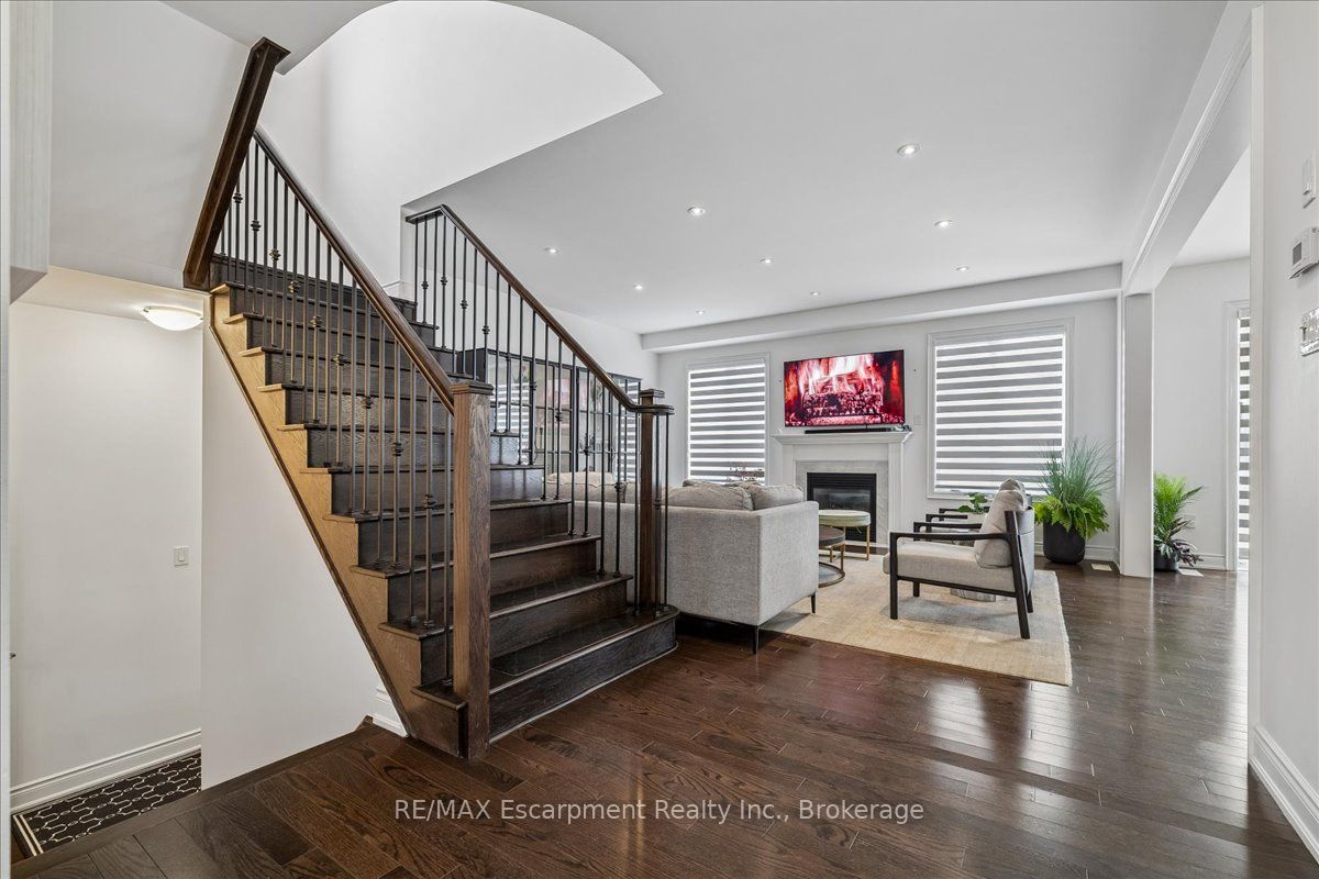 2400 Spring Meadow Way Property Photo 7