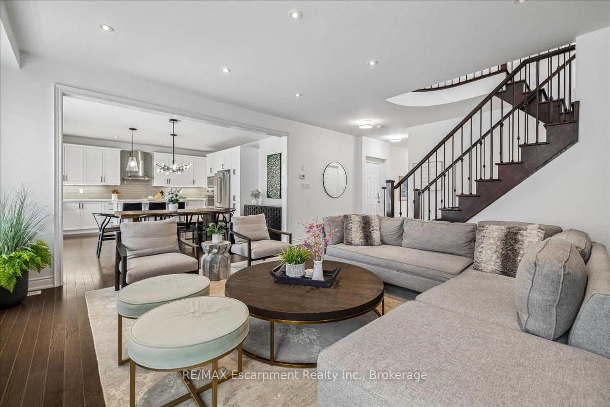 2400 Spring Meadow Way Property Photo 12