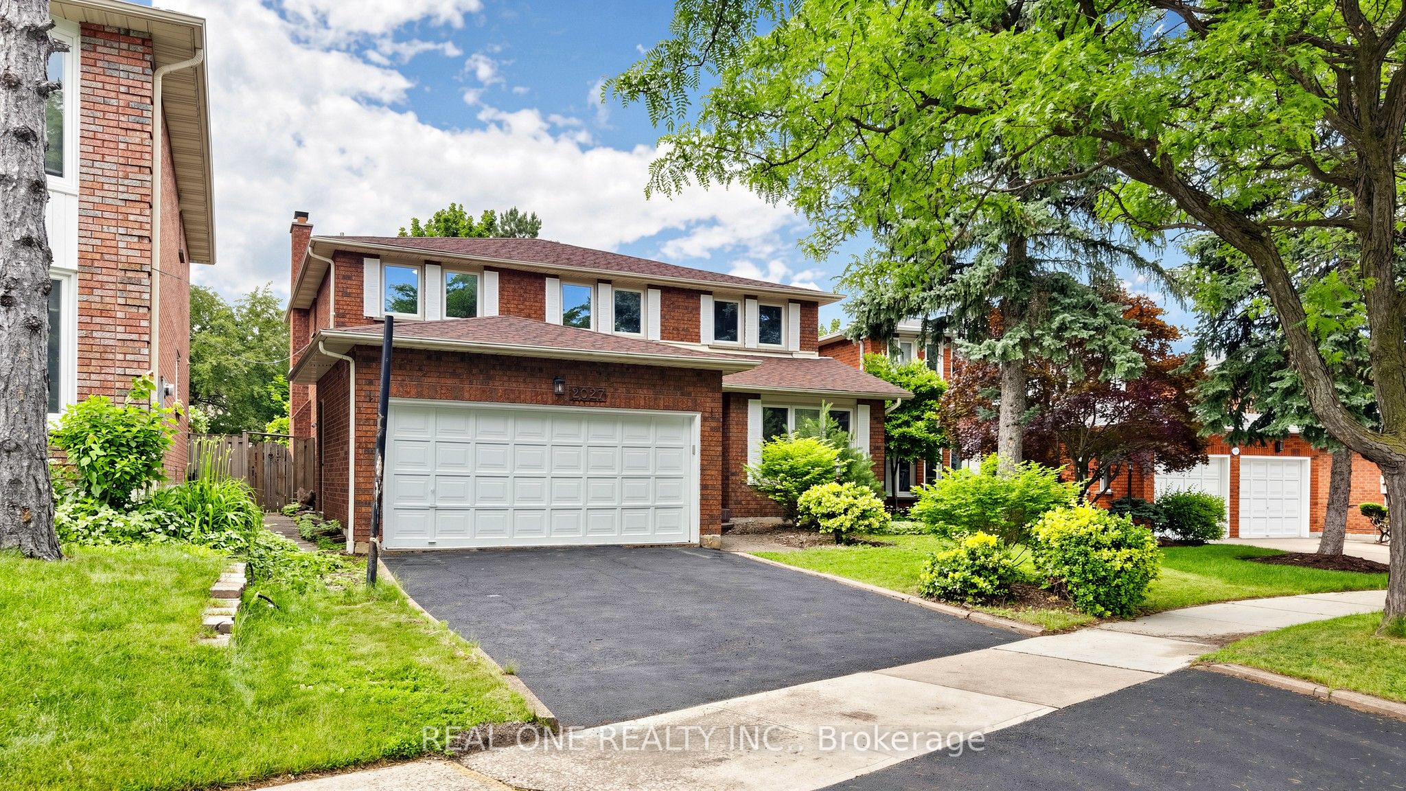 2027 Roy Ivor Crescent Property Photo 1