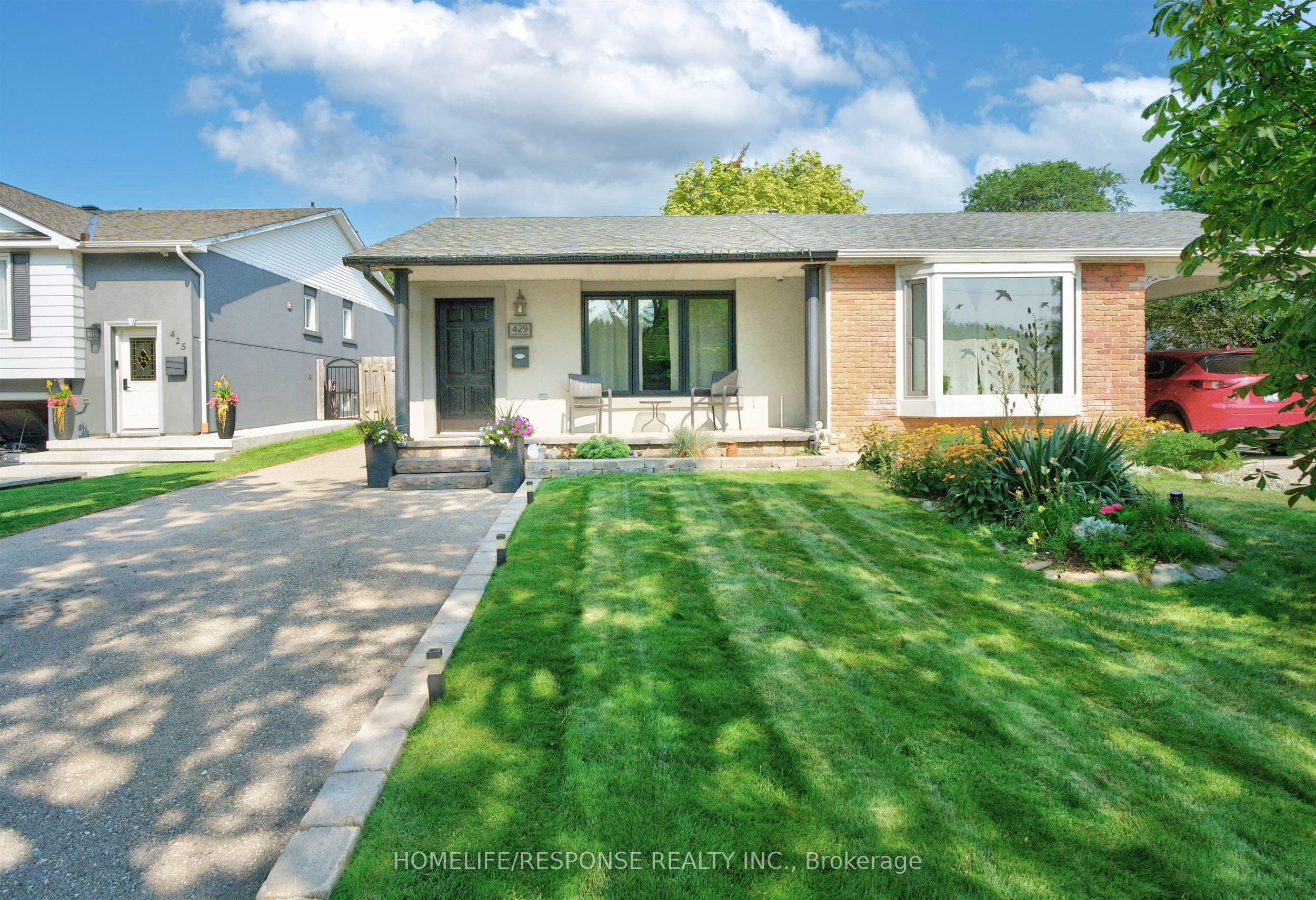 429 Daralea Heights Property Photo 1