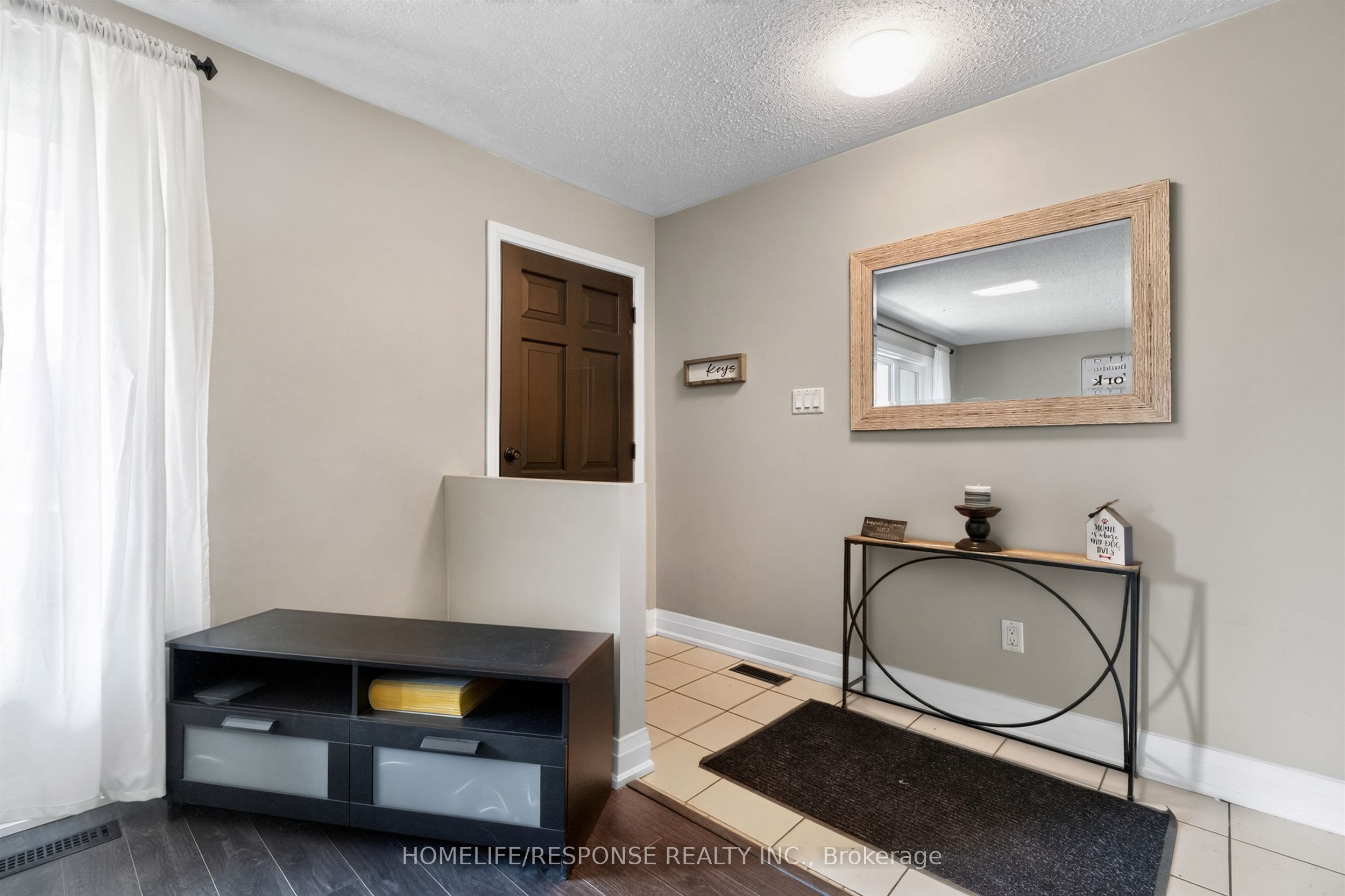 429 Daralea Heights Property Photo 4