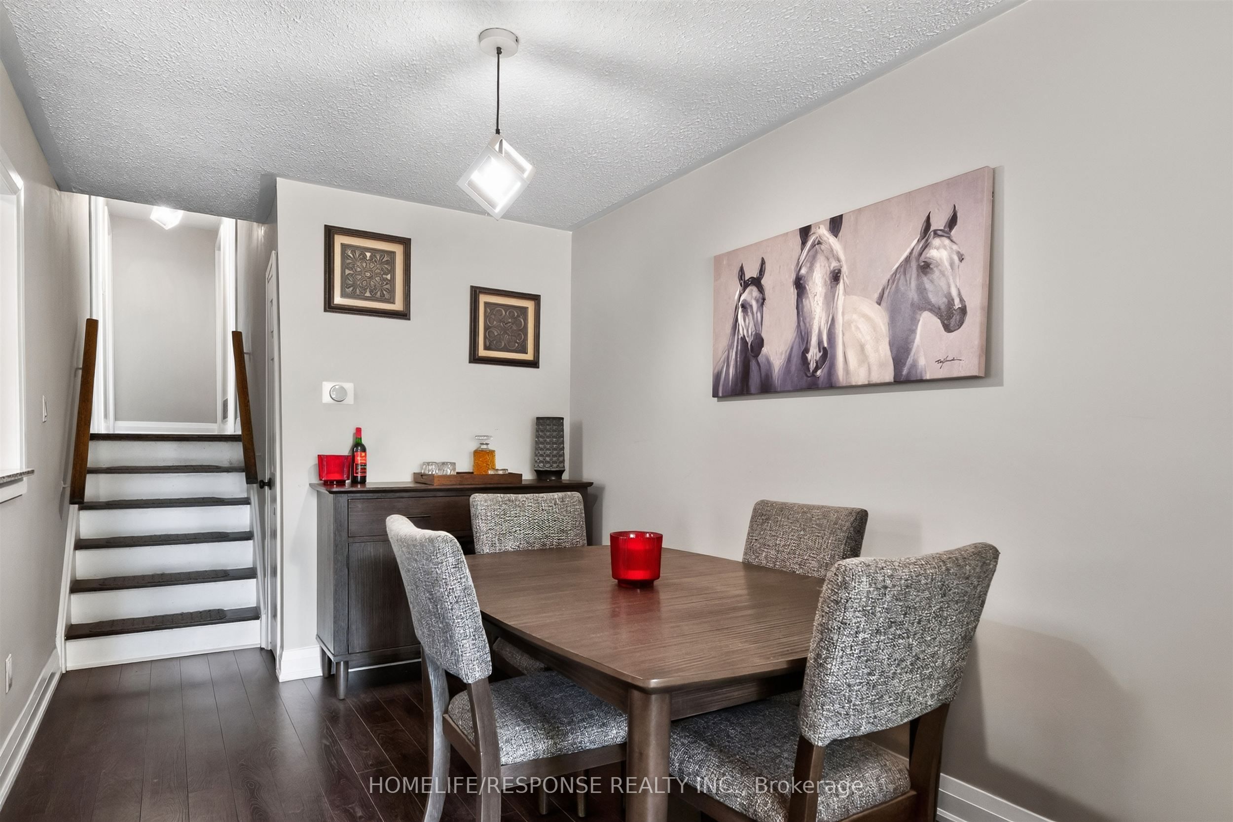 429 Daralea Heights Property Photo 7