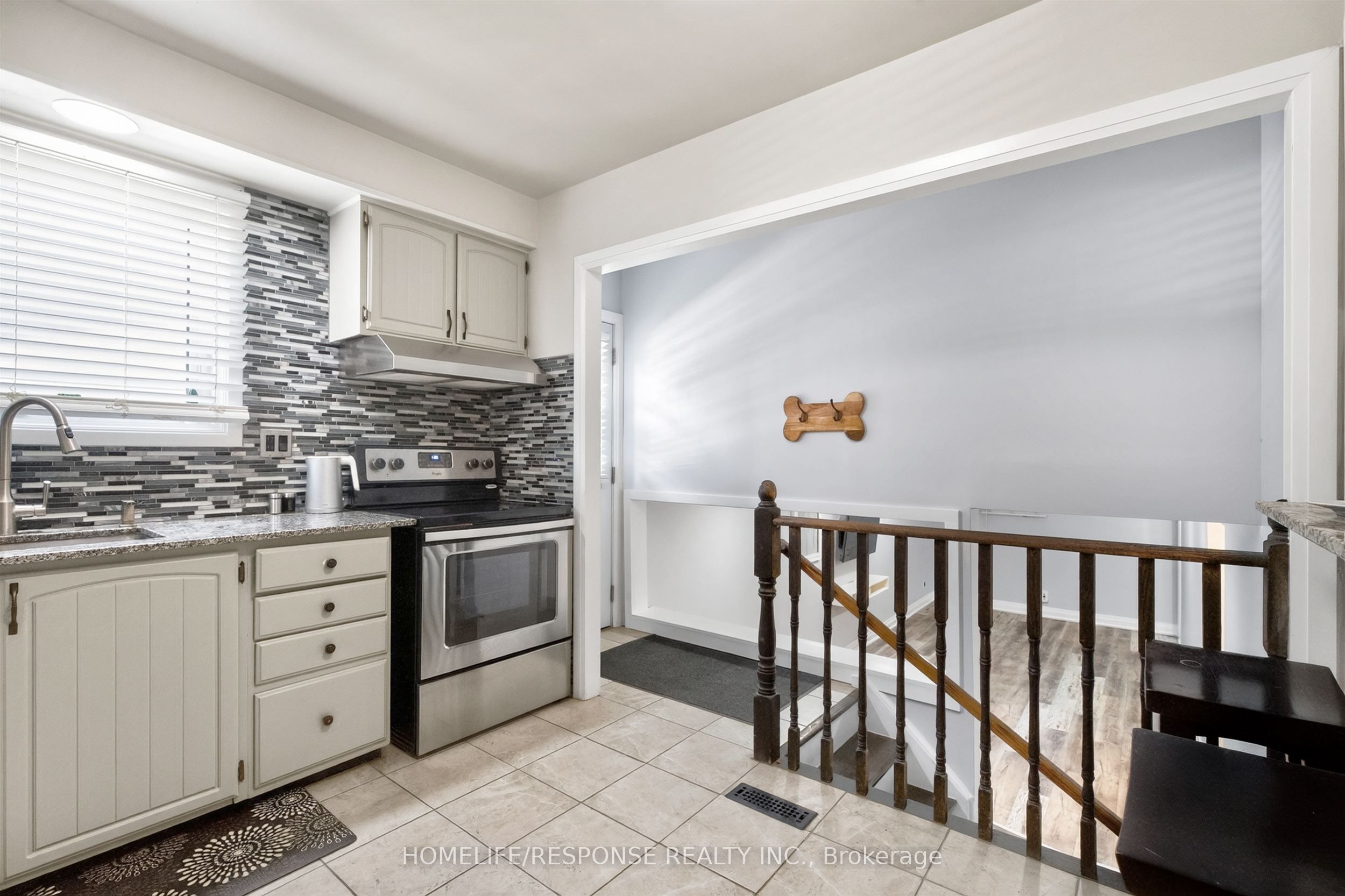 429 Daralea Heights Property Photo 10
