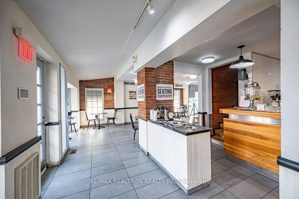 321 Lakeshore Road E Property Photo 7