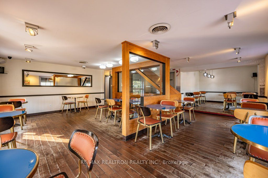 321 Lakeshore Road E Property Photo 11