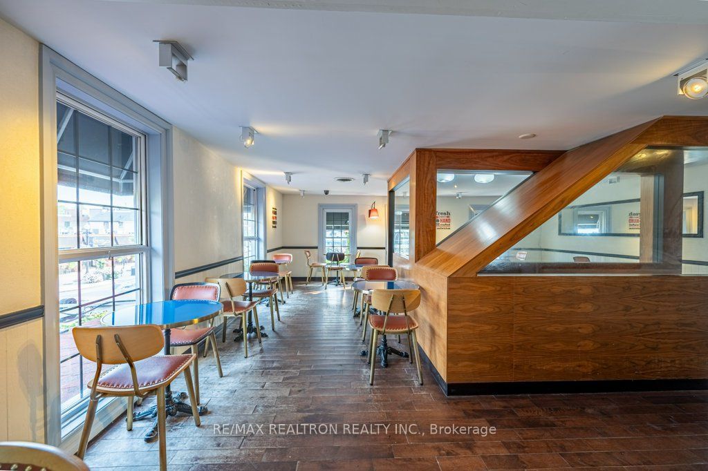 321 Lakeshore Road E Property Photo 12