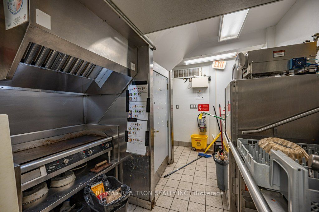 321 Lakeshore Road E Property Photo 15