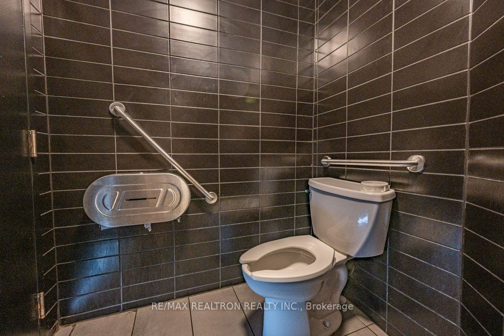 321 Lakeshore Road E Property Photo 20