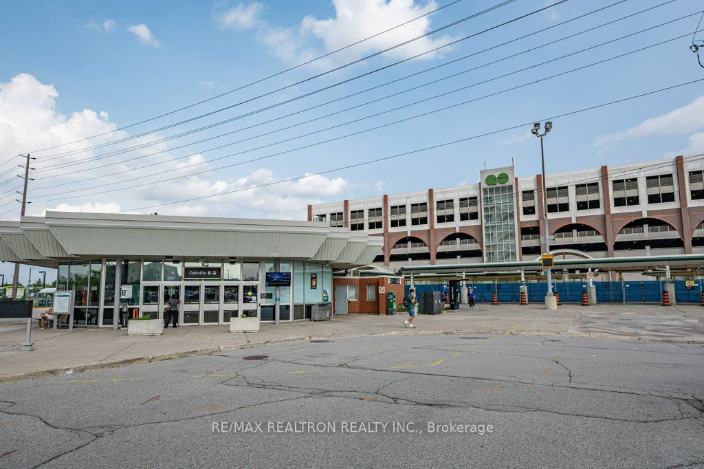 321 Lakeshore Road E Property Photo 22