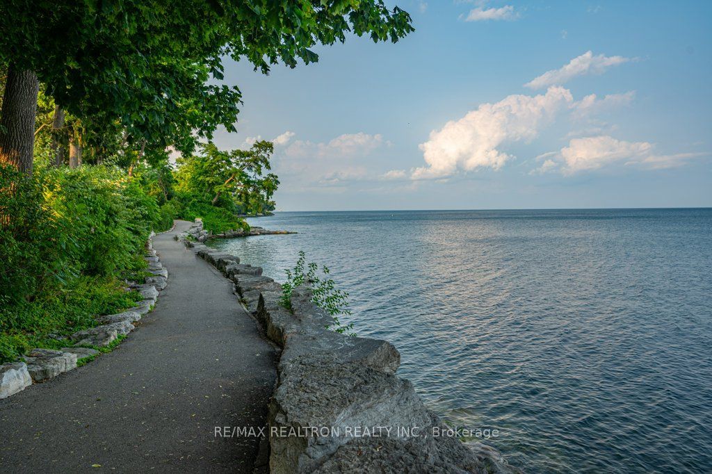 321 Lakeshore Road E Property Photo 24