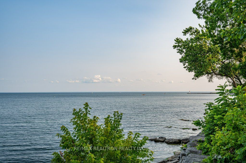 321 Lakeshore Road E Property Photo 25
