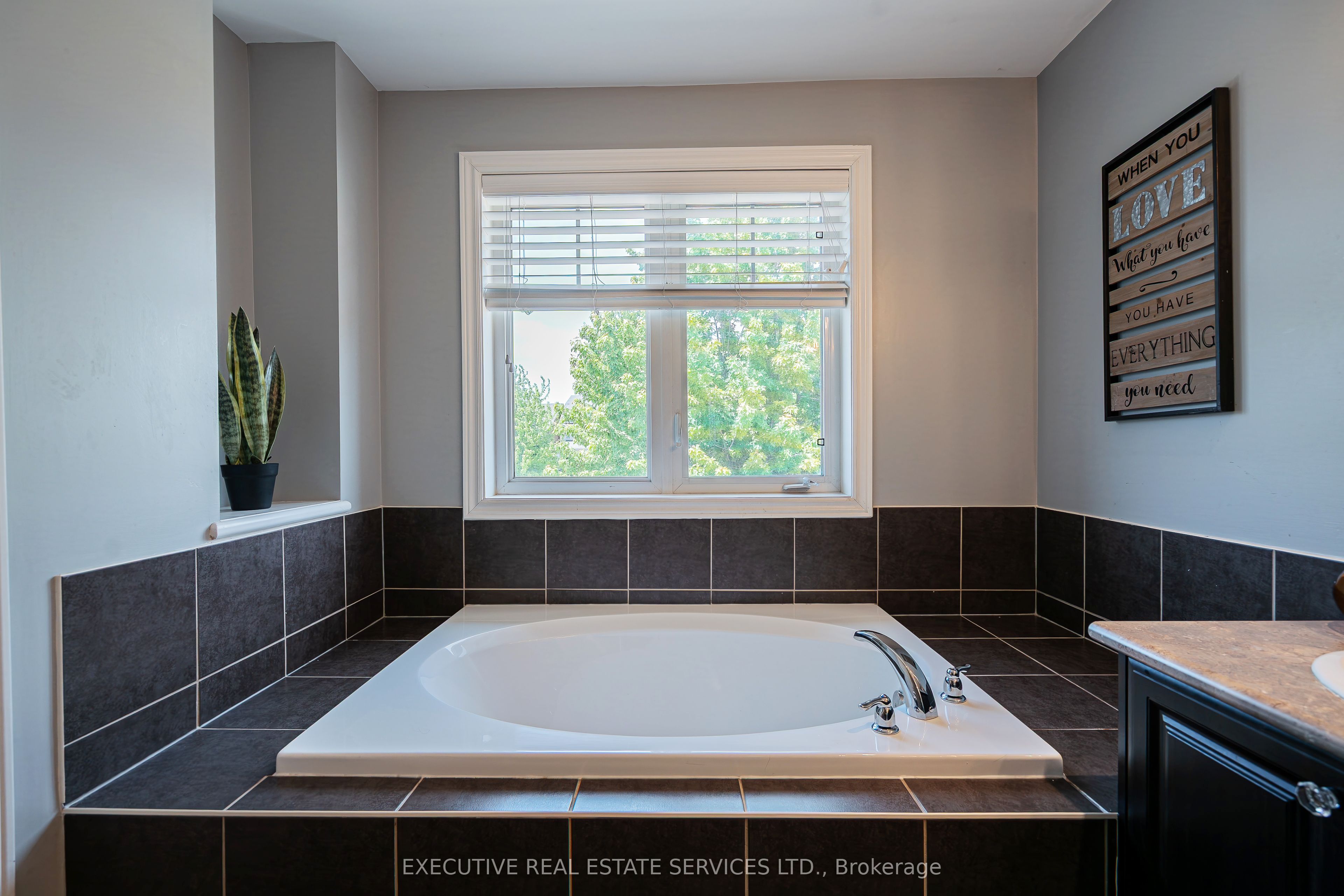 2 Nectarlane Avenue Property Photo 27