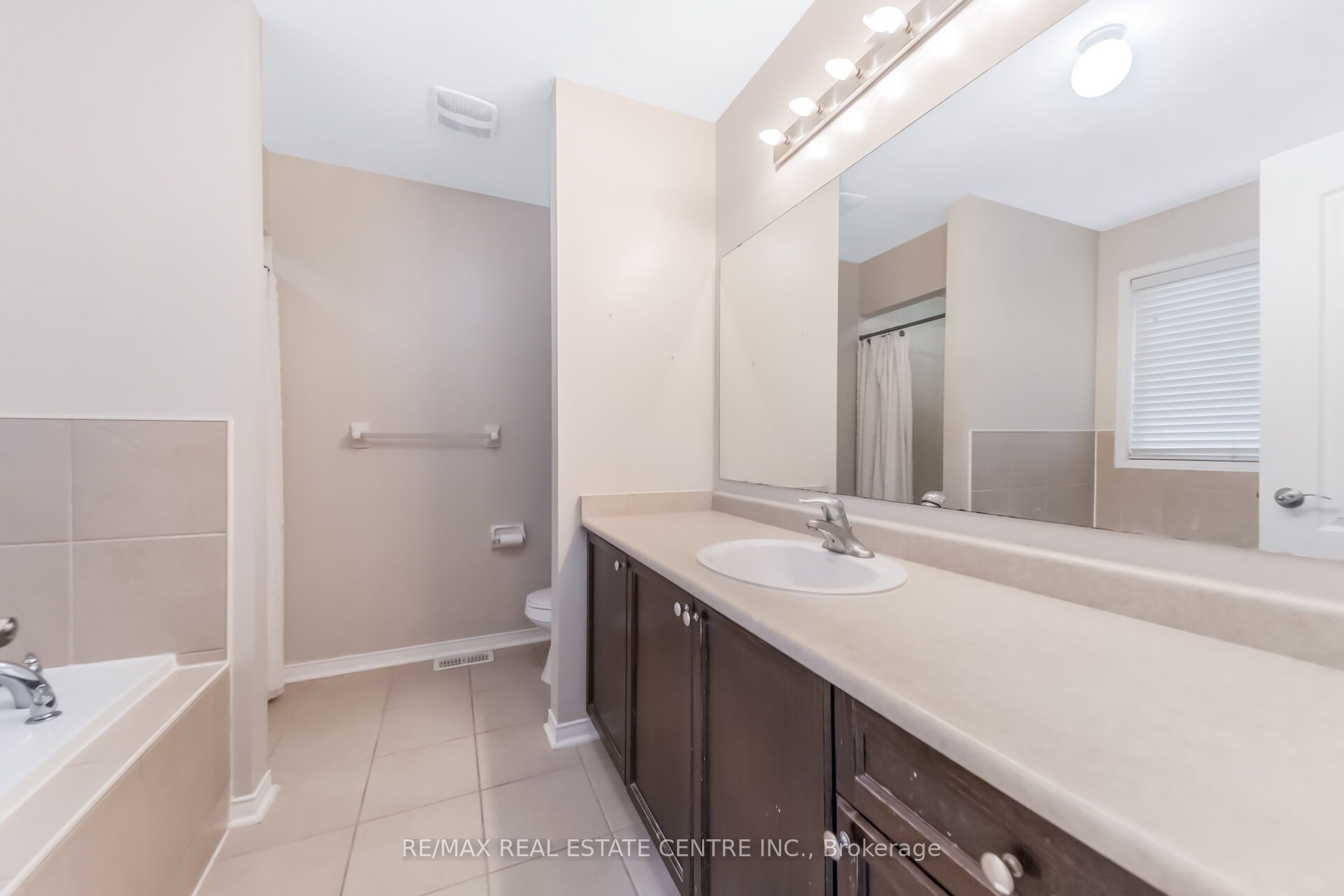 69 Crown Victoria Drive Property Photo 33